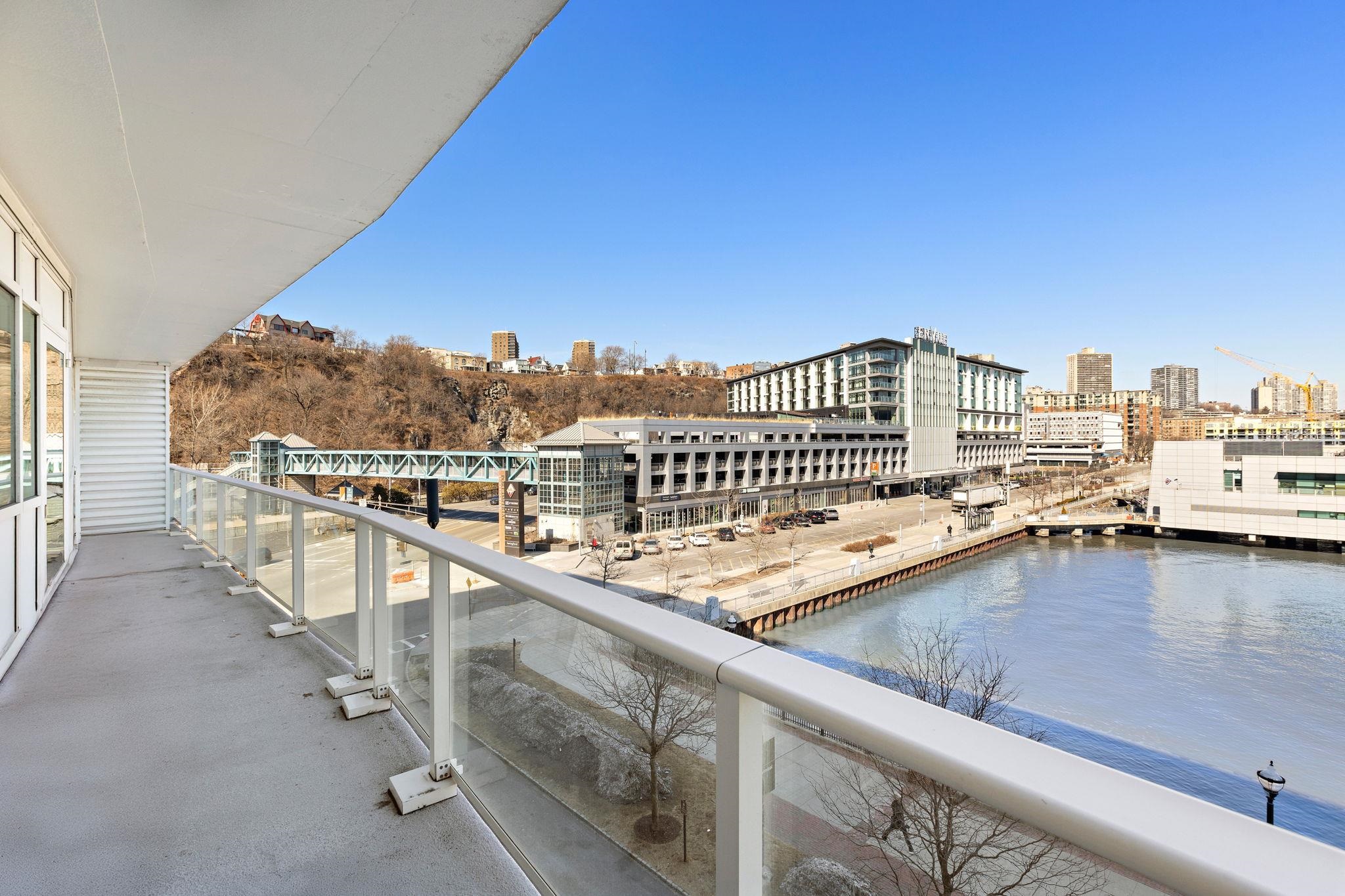 800 AVENUE AT PORT IMPERIAL Unit: 403