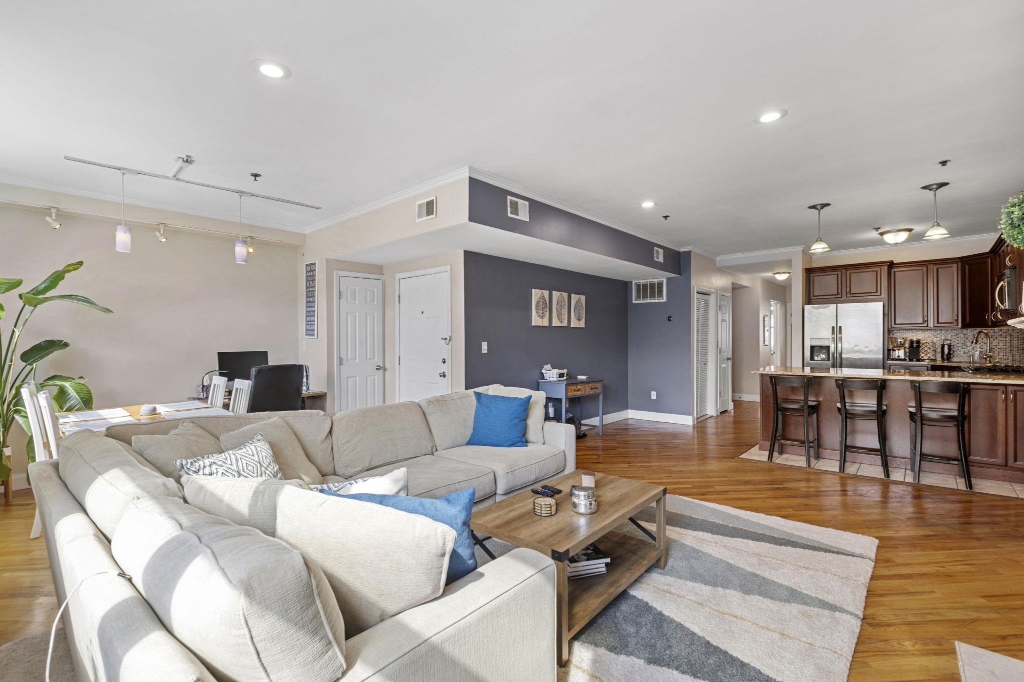 321 MONROE ST Unit: 4