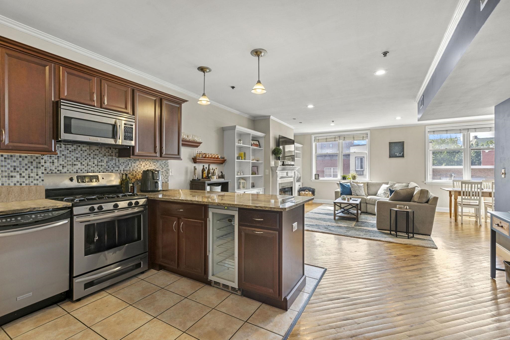 321 MONROE ST Unit: 4