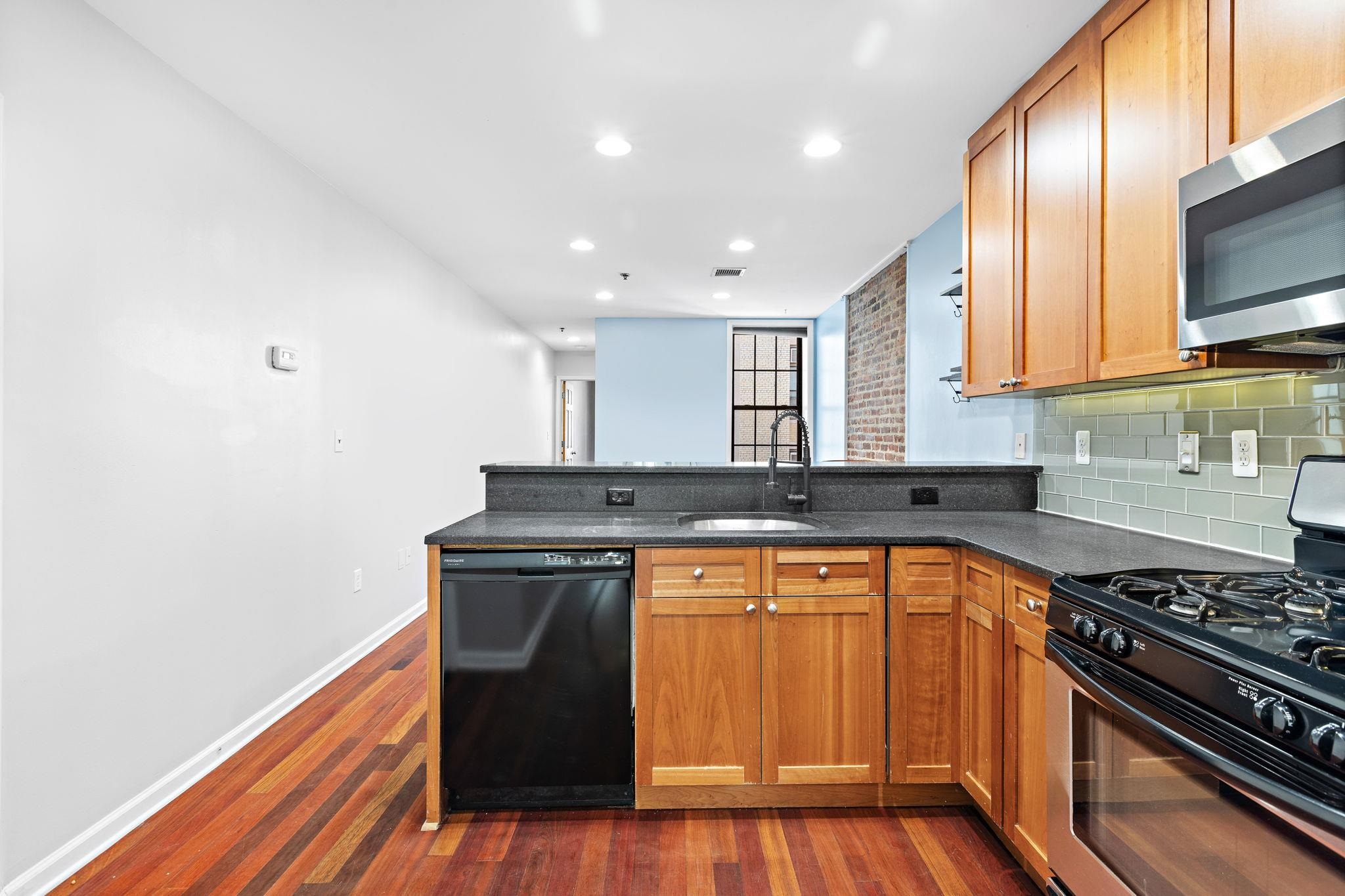 508 GRAND ST Unit: 4R