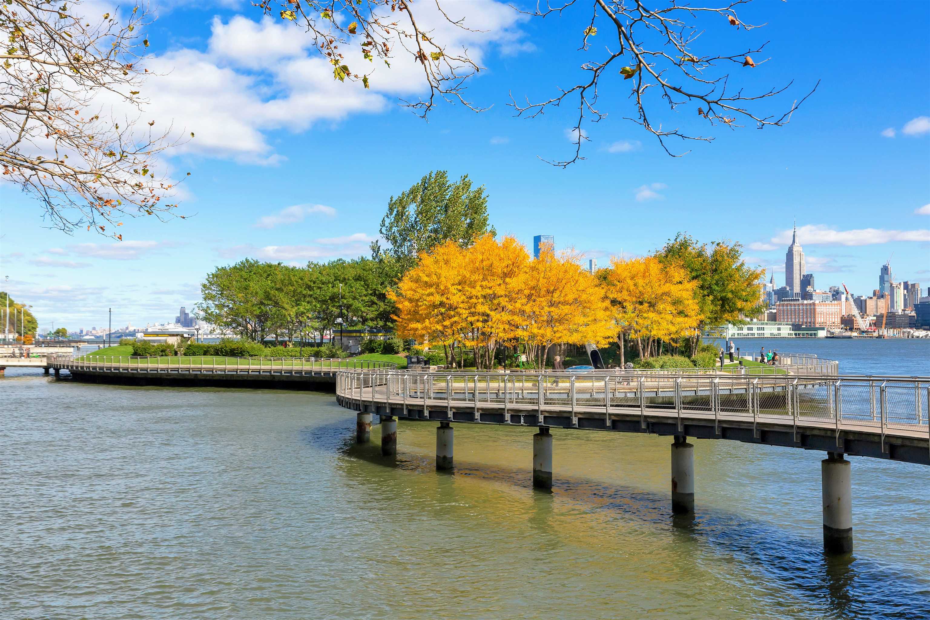 1112 HUDSON ST Unit: 2R