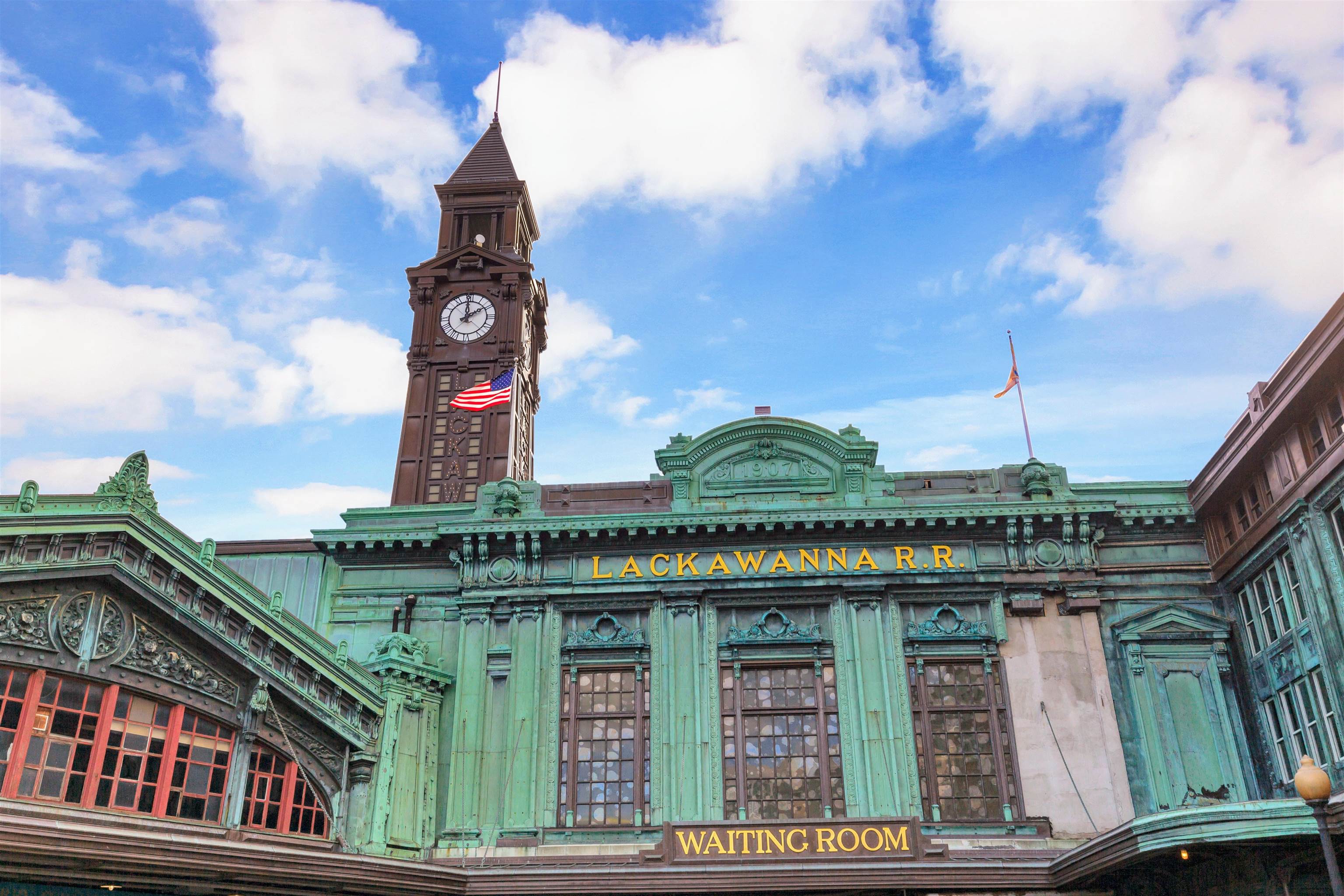 1112 HUDSON ST Unit: 2R