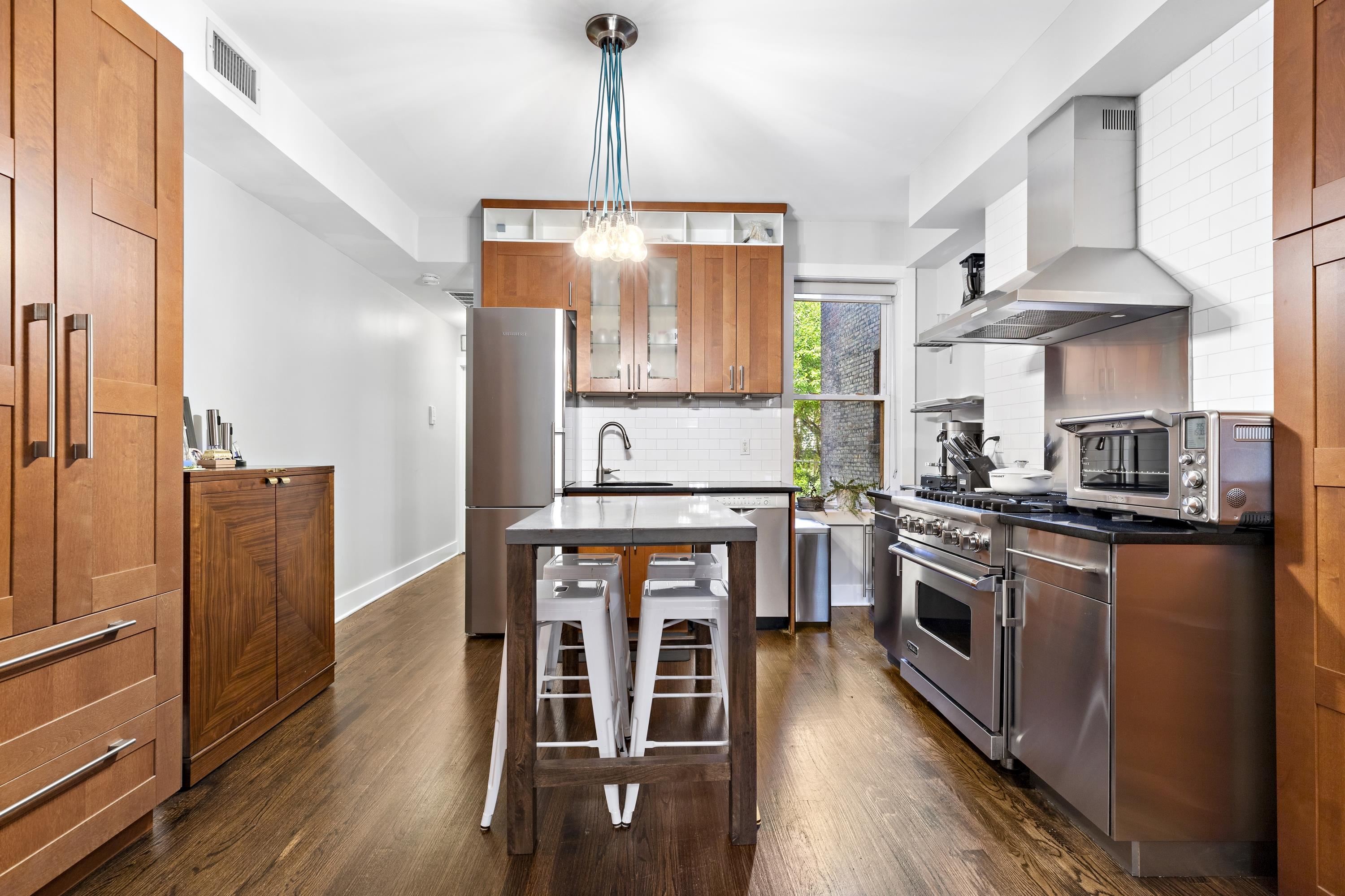 1112 HUDSON ST Unit: 2R