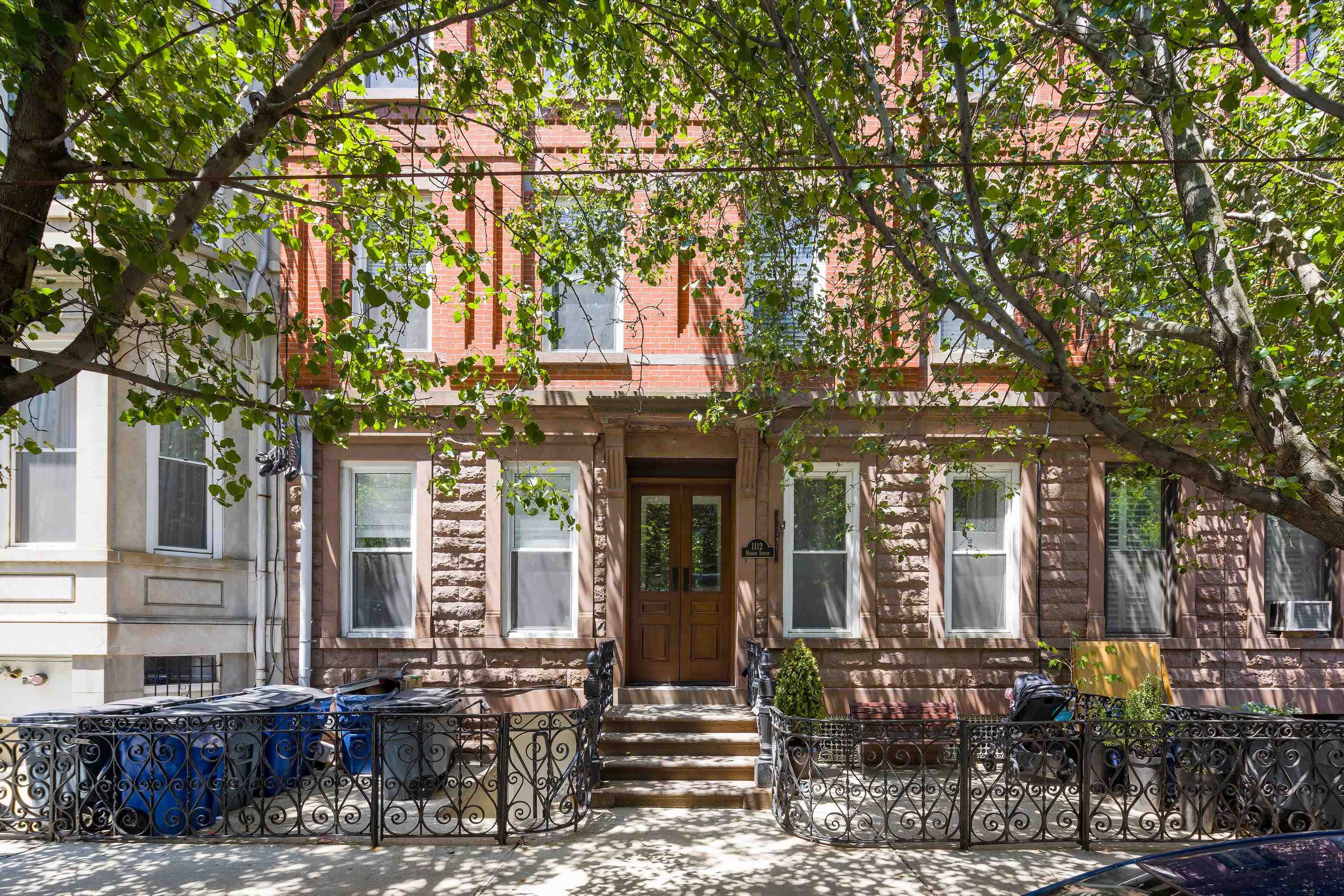 1112 HUDSON ST Unit: 2R