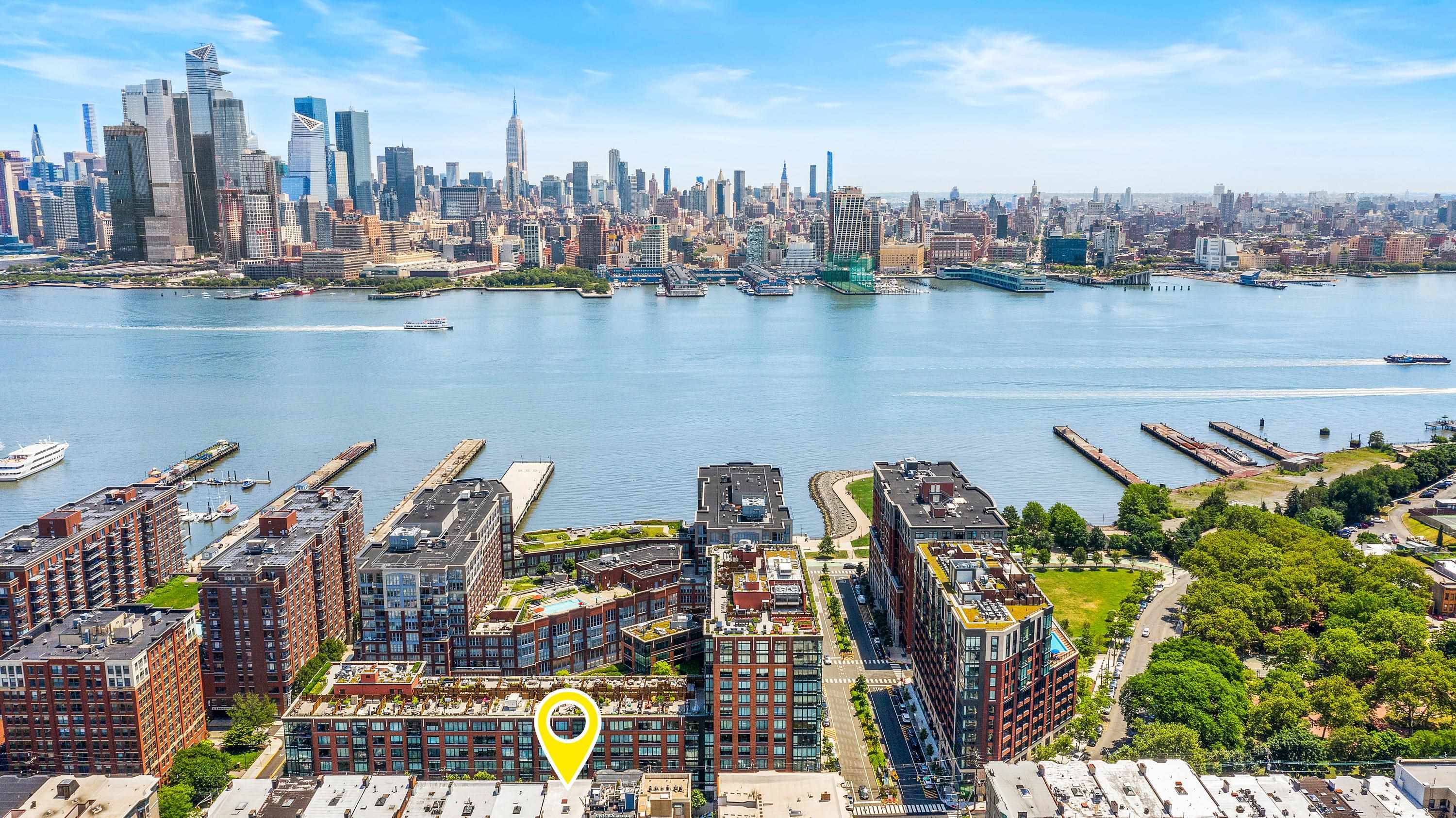 1112 HUDSON ST Unit: 2R