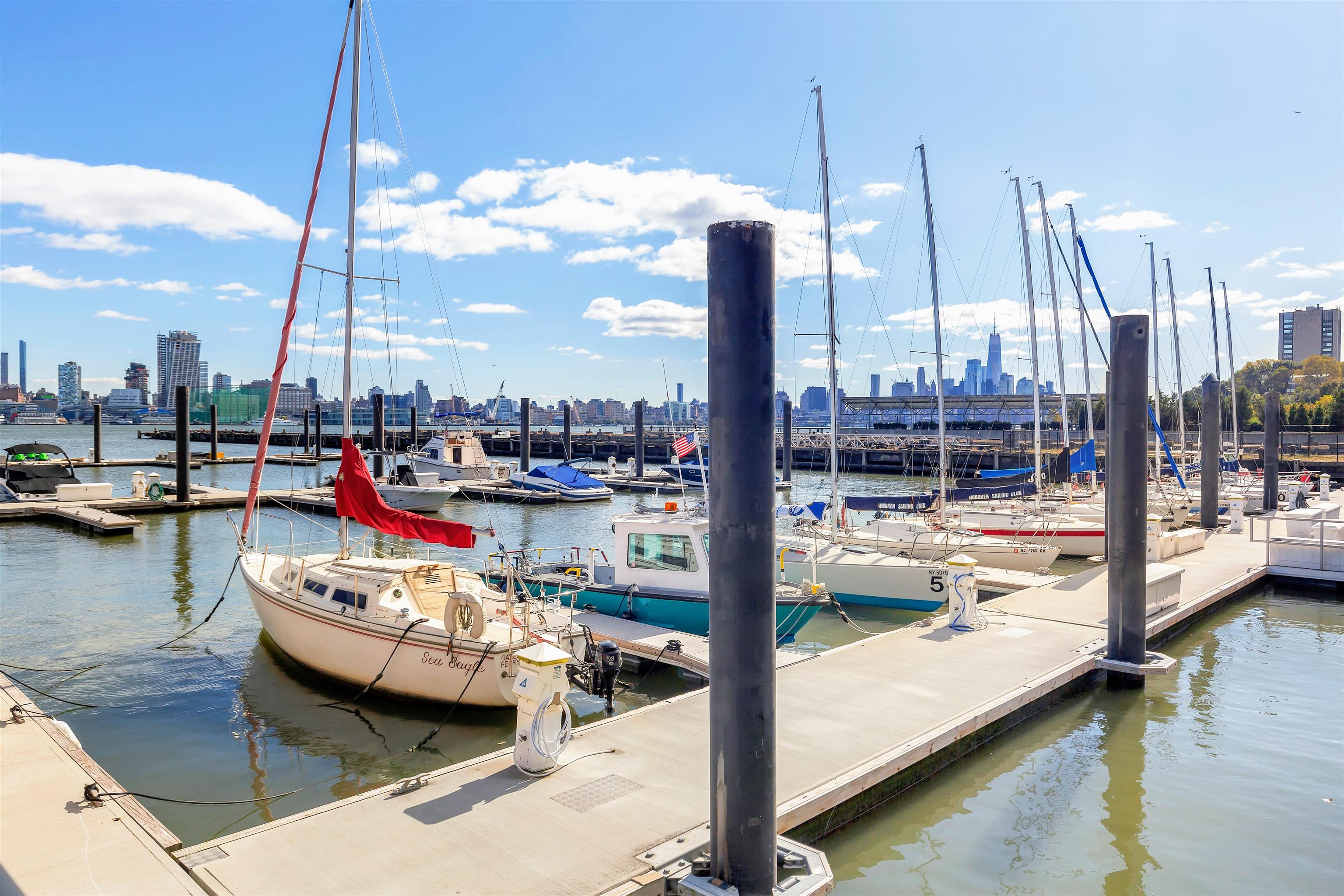 1112 HUDSON ST Unit: 2R
