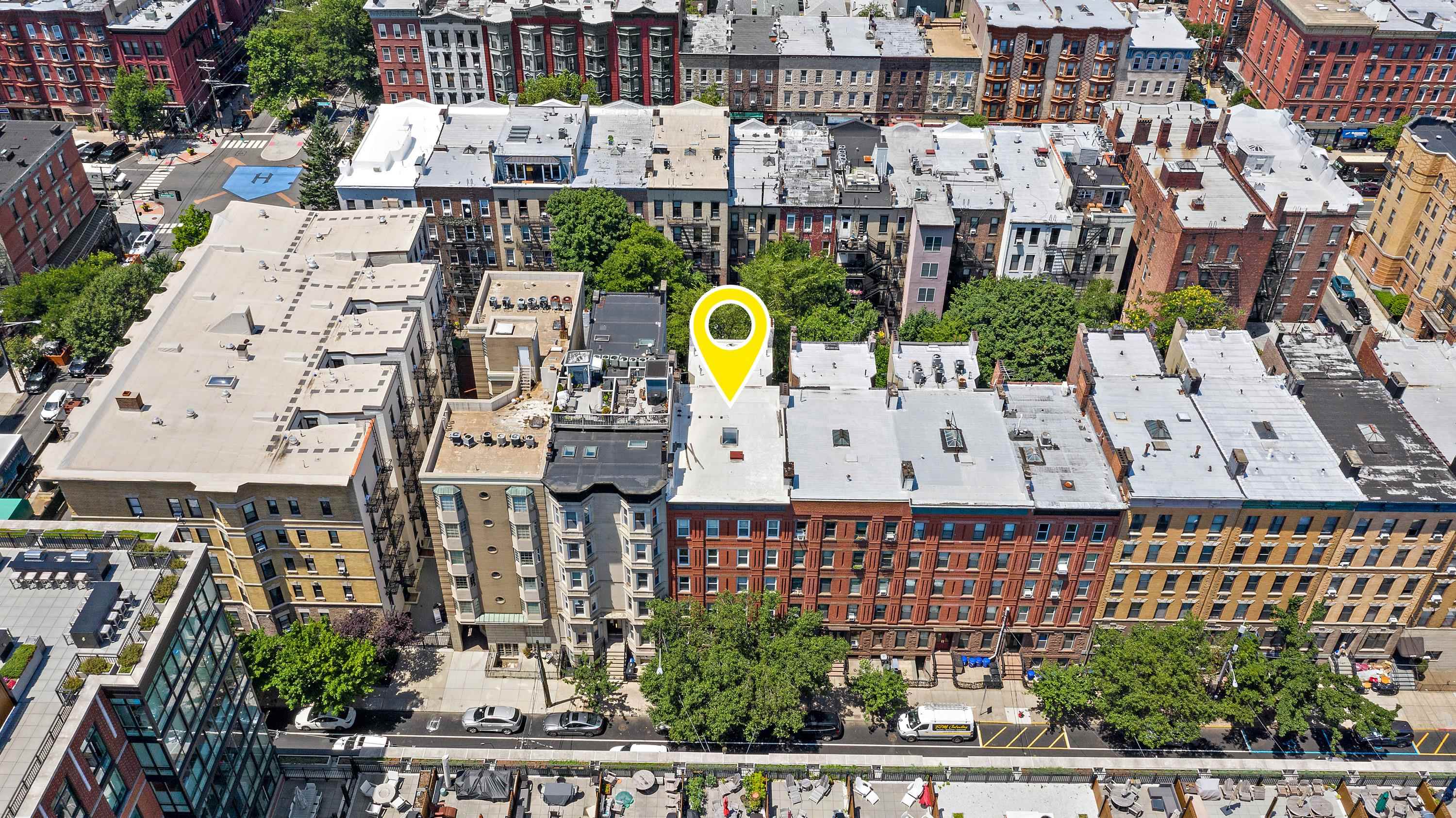 1112 HUDSON ST Unit: 2R