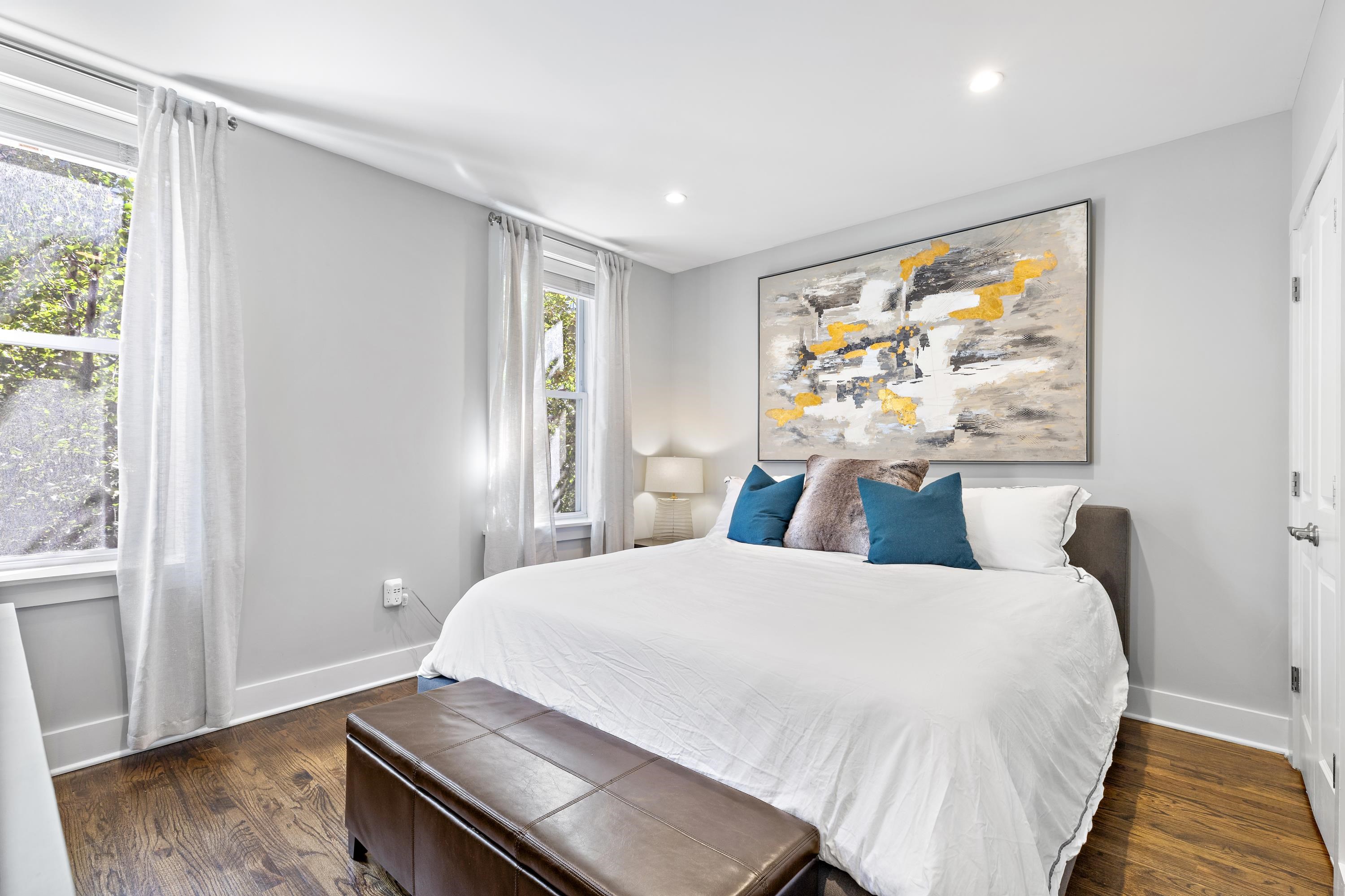 1112 HUDSON ST Unit: 2R