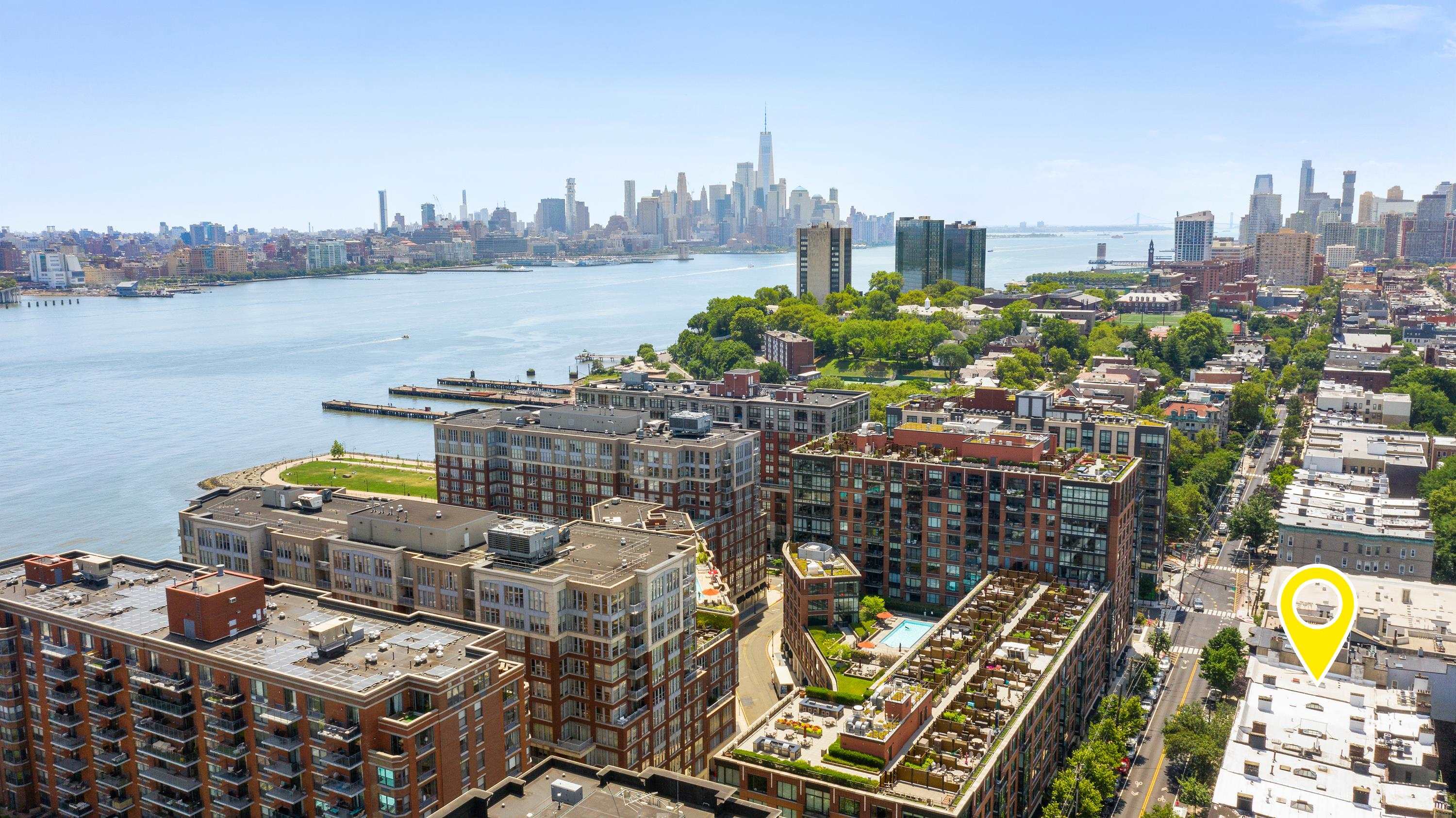 1112 HUDSON ST Unit: 2R