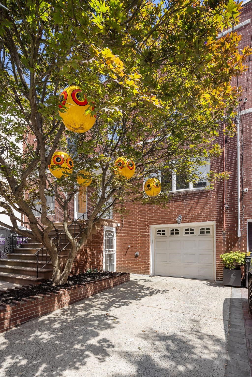 821 BLOOMFIELD ST