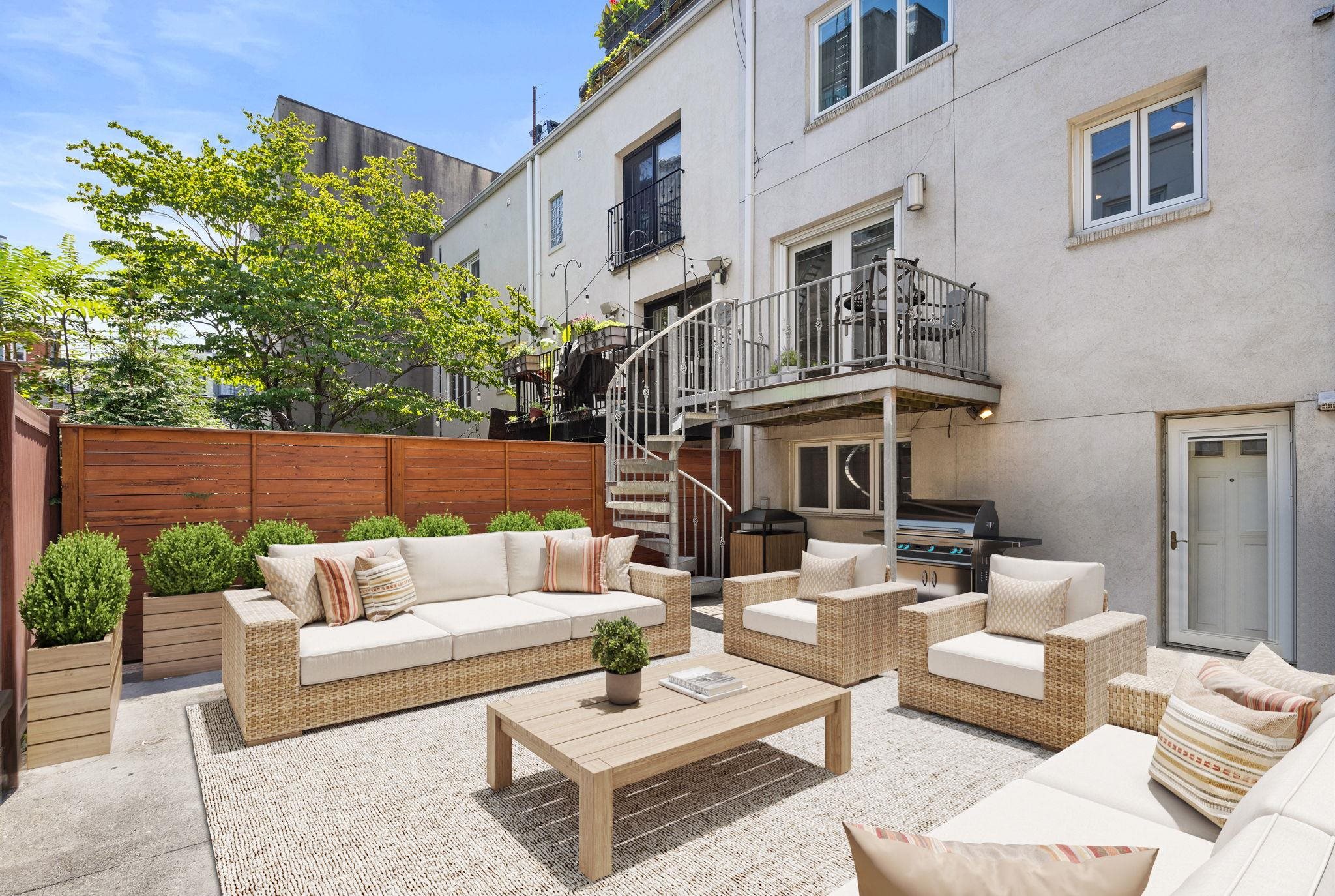821 BLOOMFIELD ST