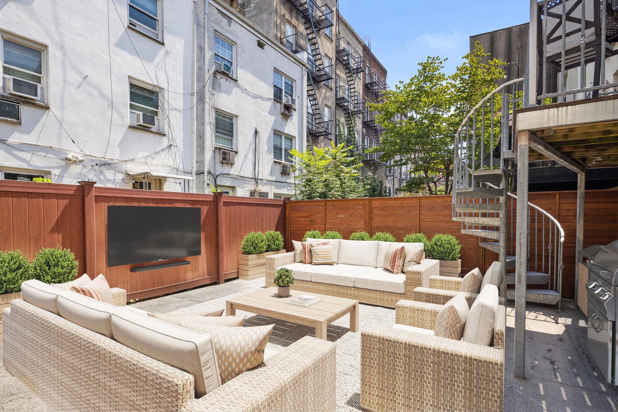 821 BLOOMFIELD ST