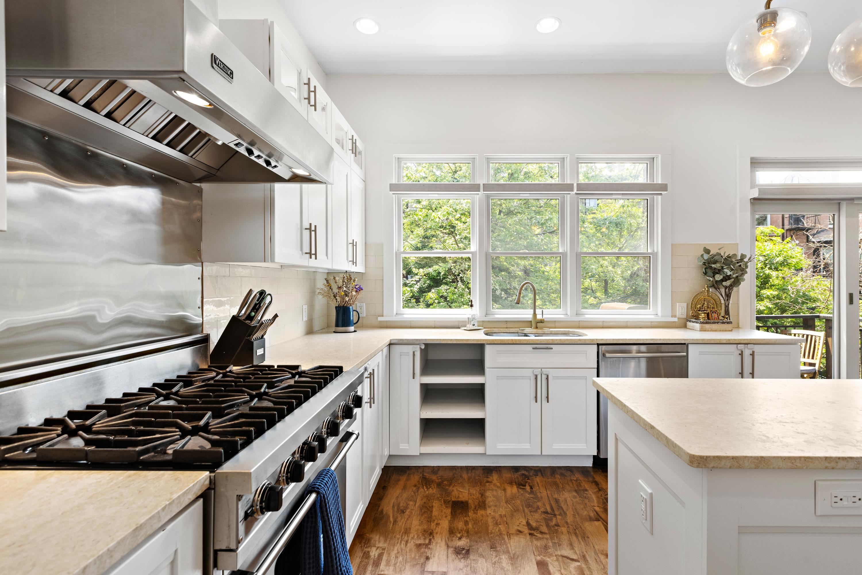 297.5 MONTGOMERY ST Unit: 2