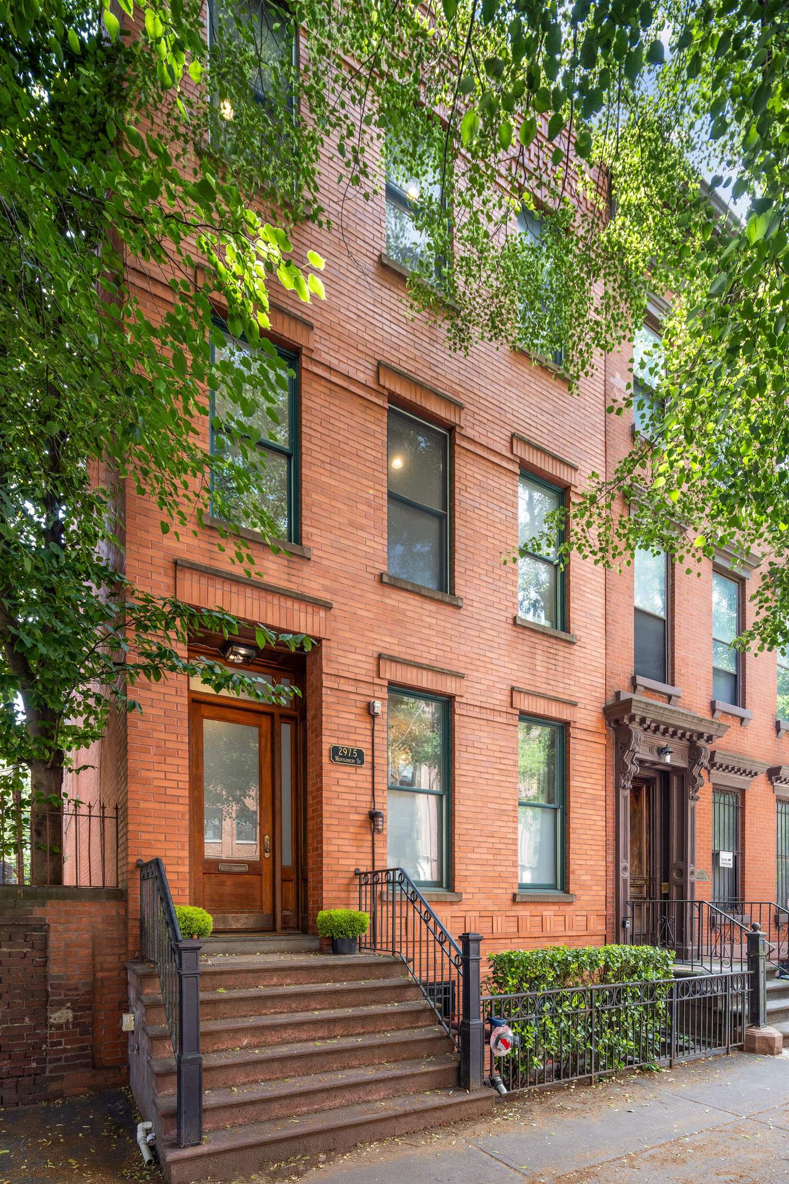 297.5 MONTGOMERY ST Unit: 2