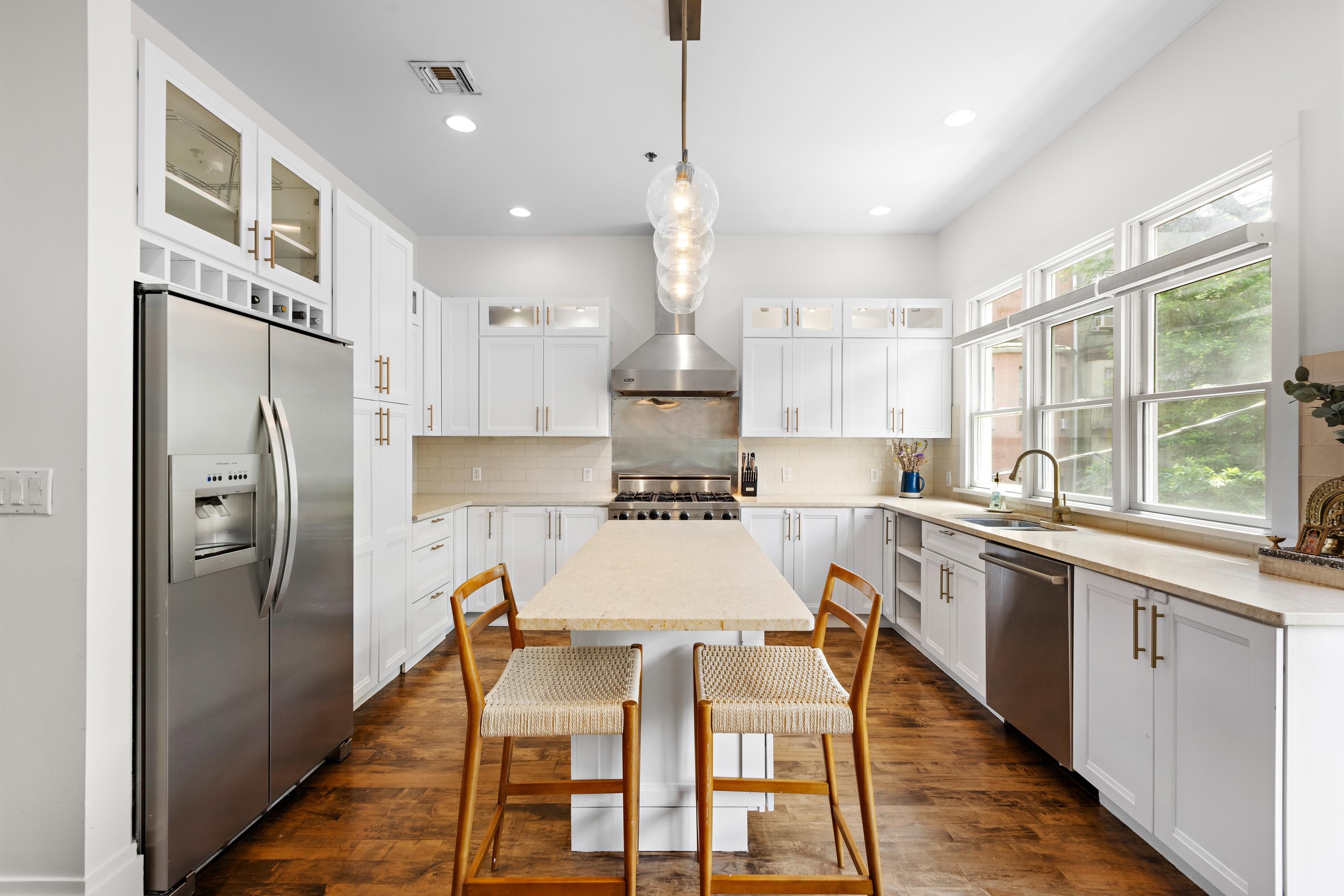 297.5 MONTGOMERY ST Unit: 2