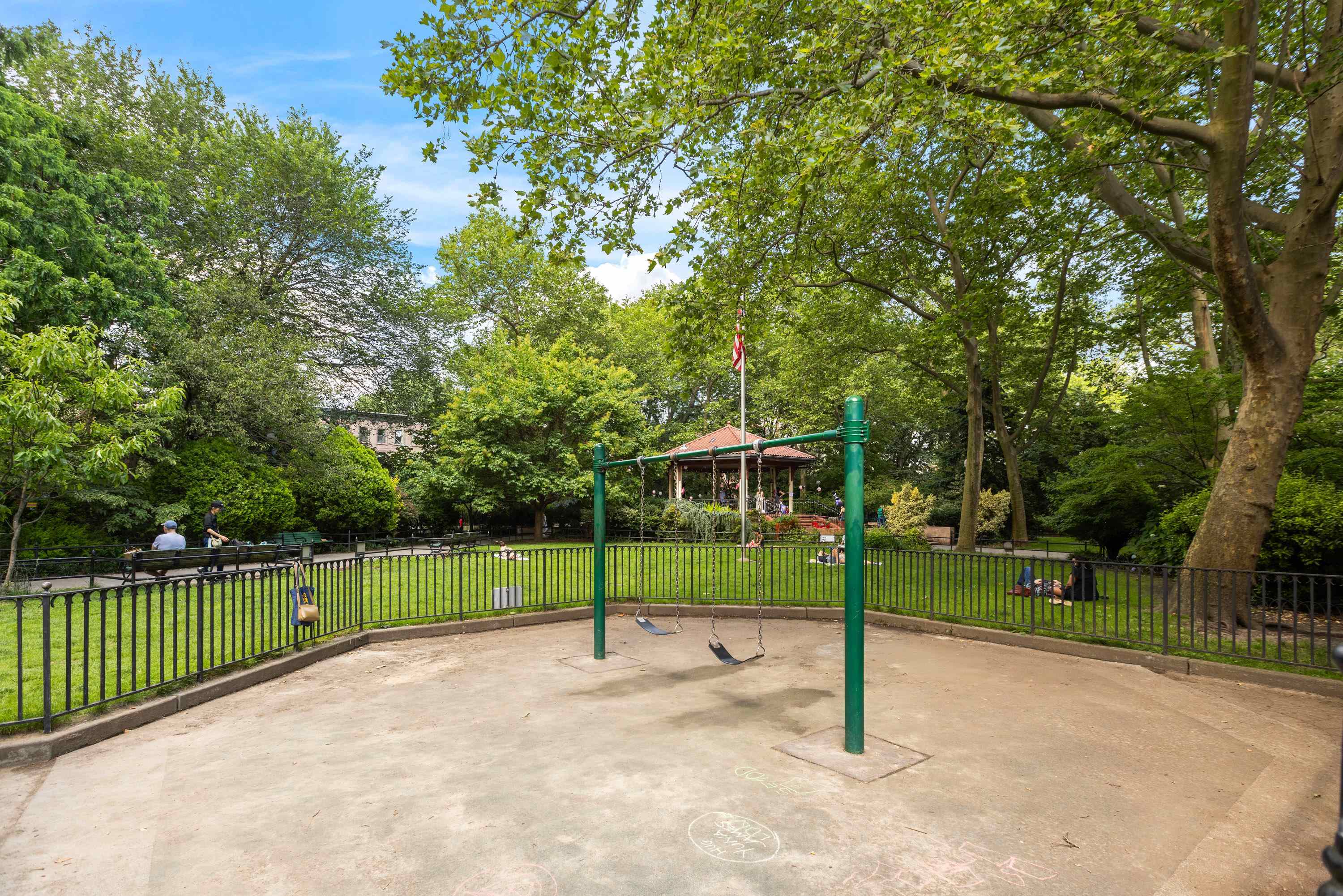 297.5 MONTGOMERY ST Unit: 2