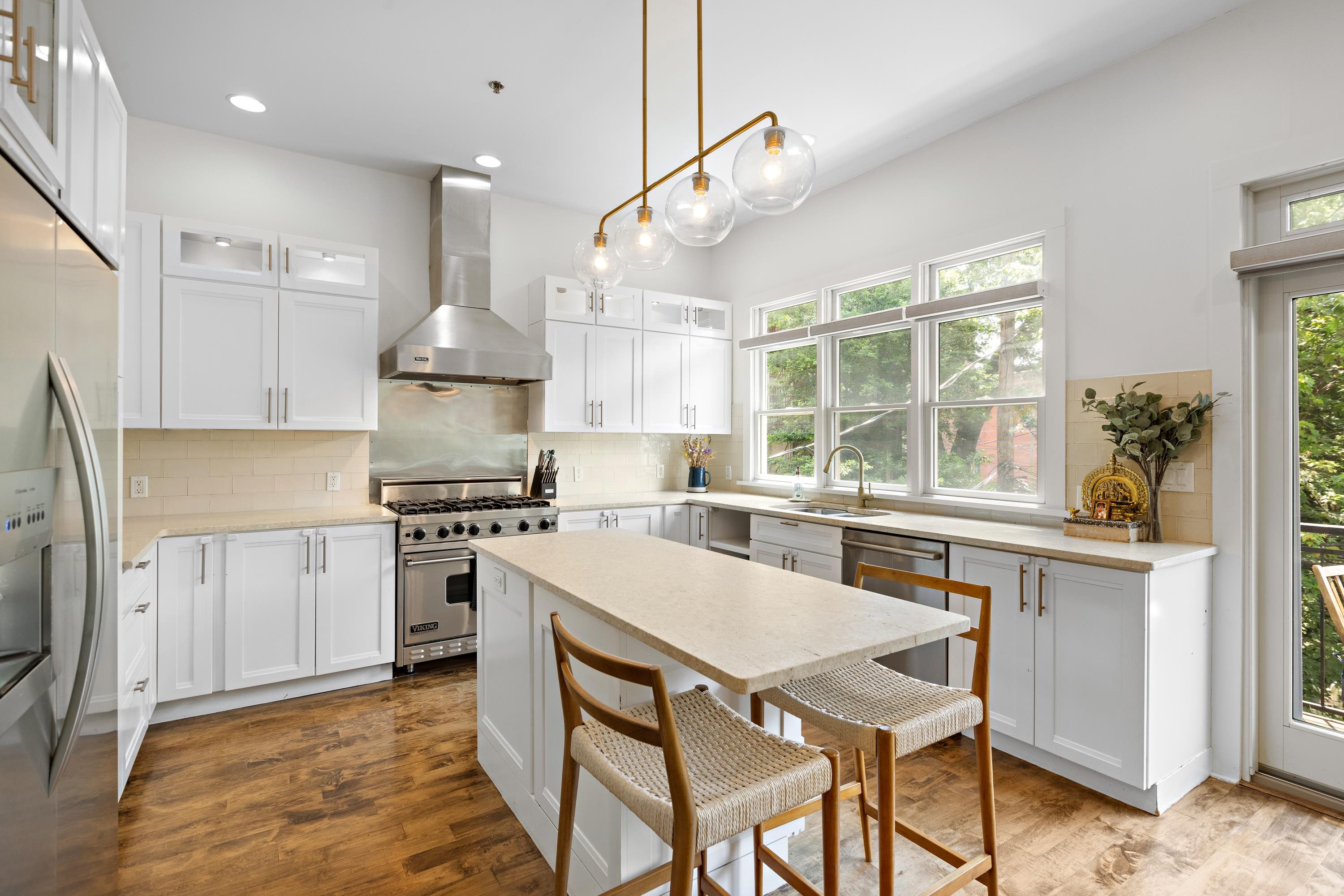 297.5 MONTGOMERY ST Unit: 2