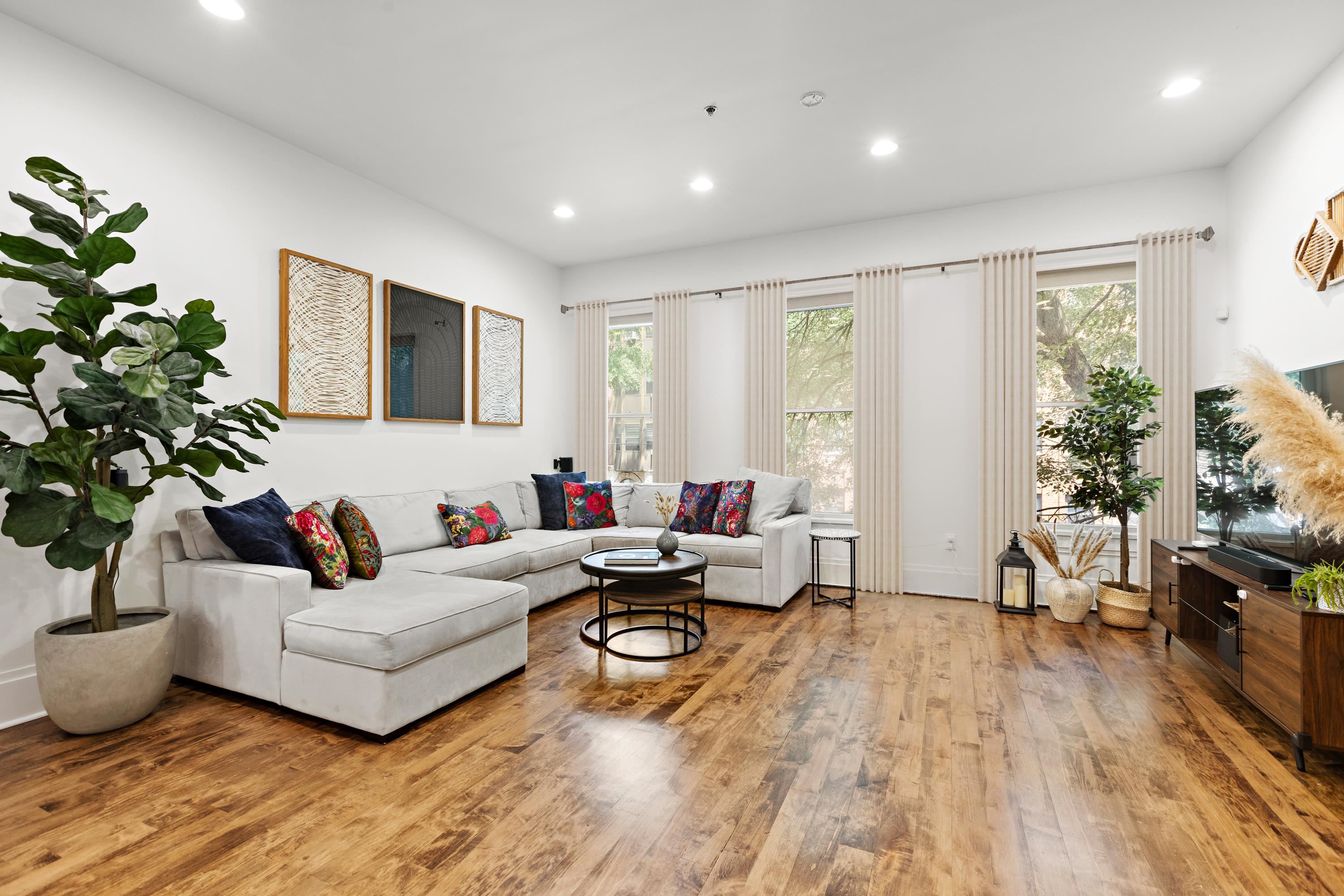 297.5 MONTGOMERY ST Unit: 2