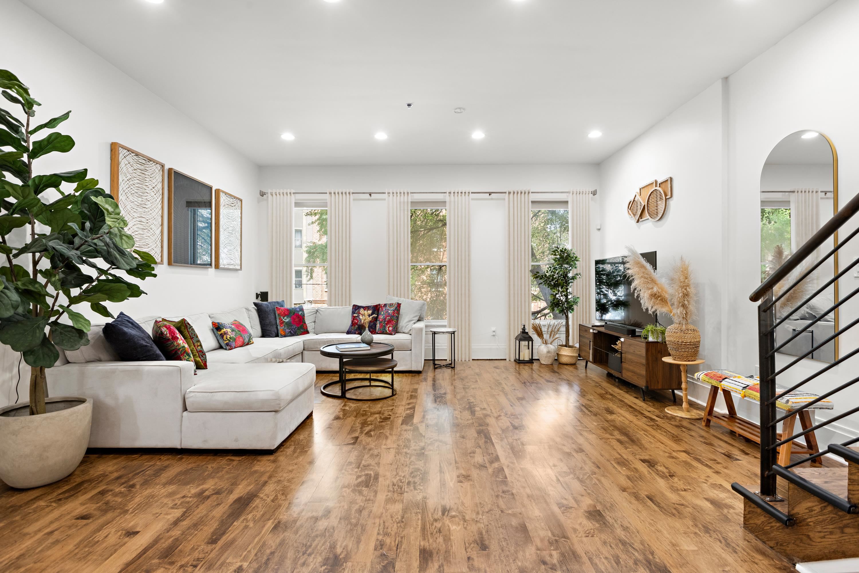 297.5 MONTGOMERY ST Unit: 2