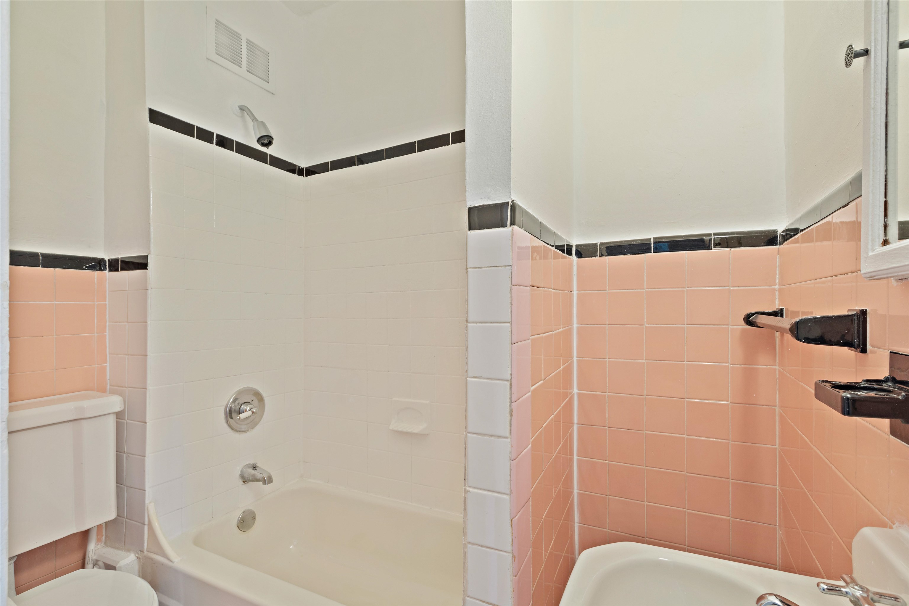 804 BLOOMFIELD ST Unit: 2