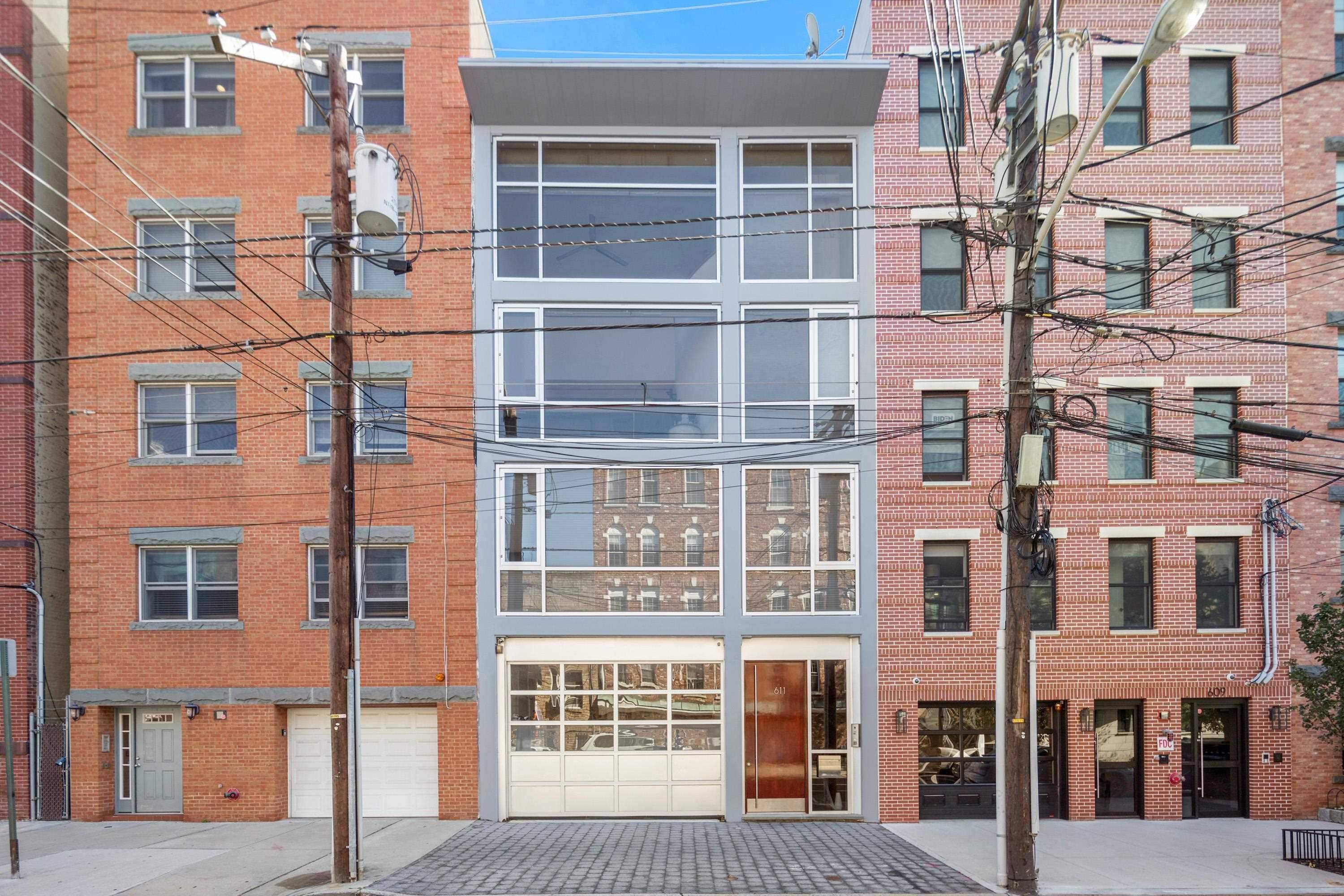 611 MONROE ST Unit: 2
