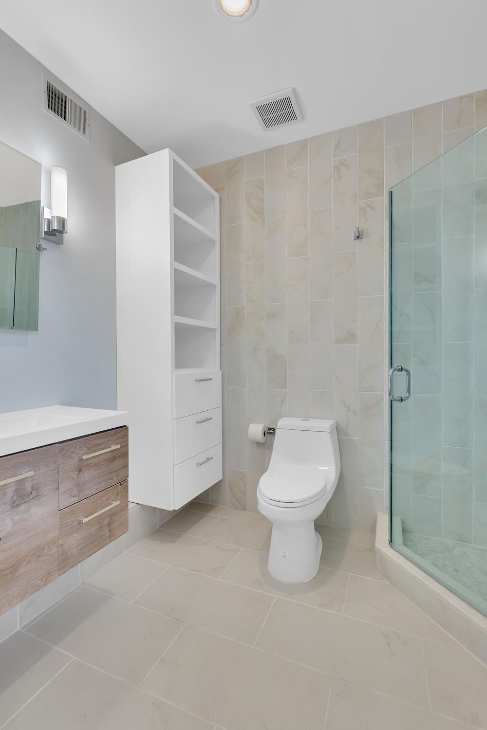 611 MONROE ST Unit: 2