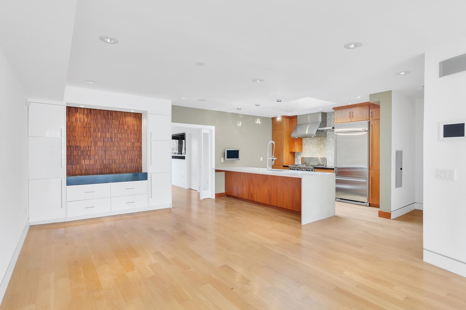 611 MONROE ST Unit: 2