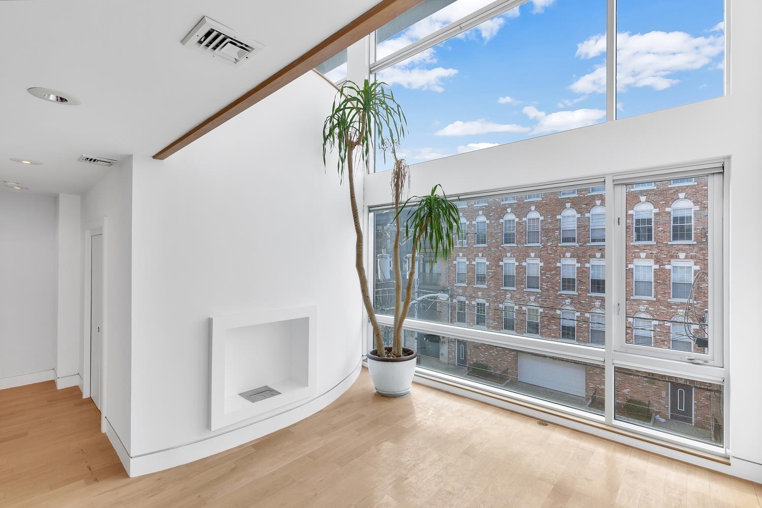 611 MONROE ST Unit: 2