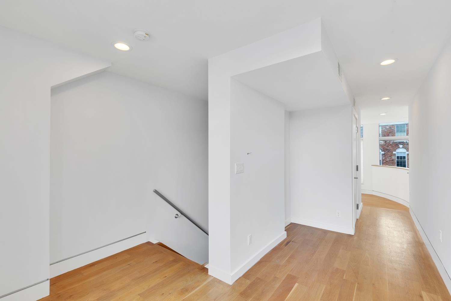 611 MONROE ST Unit: 2