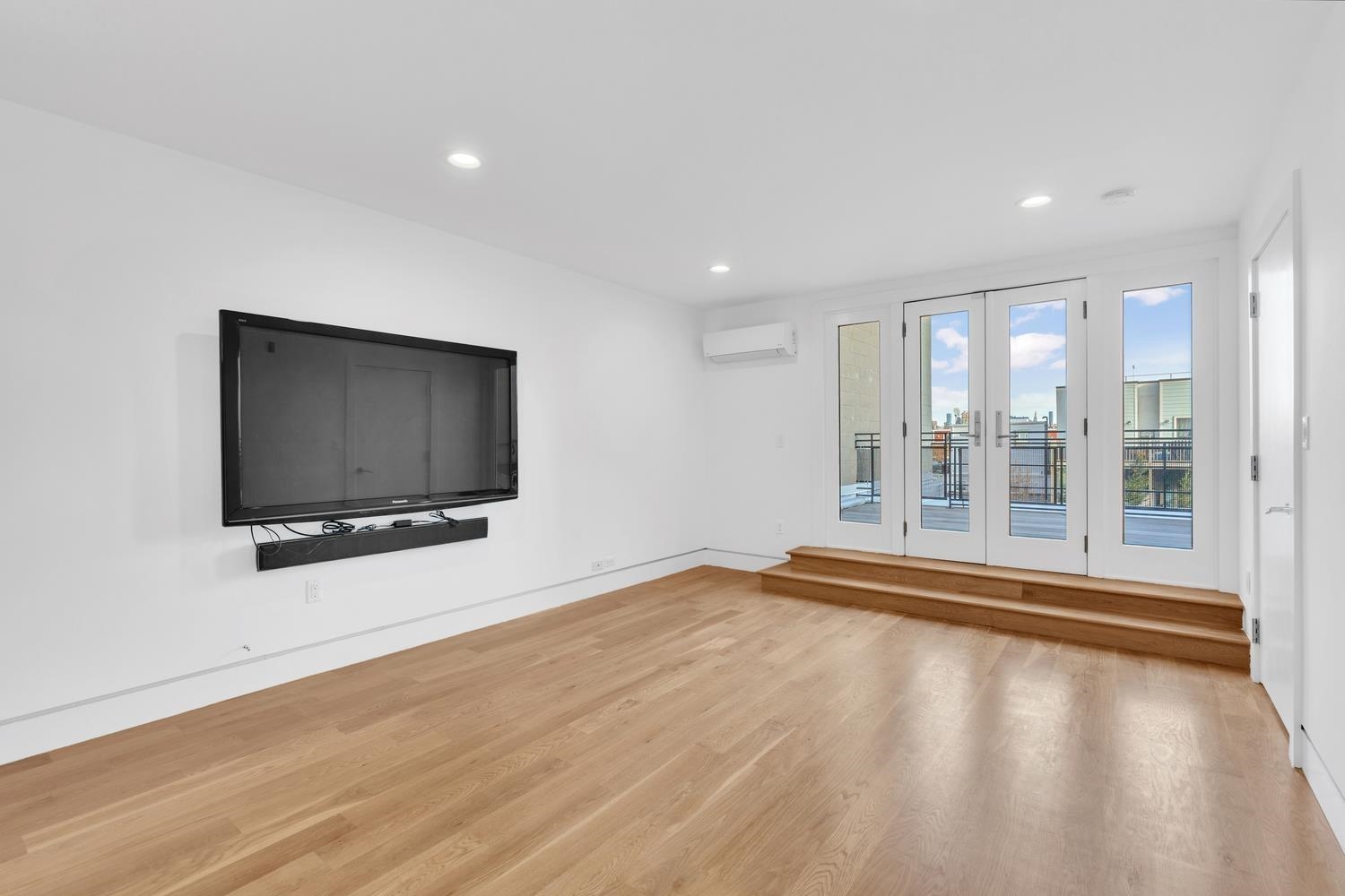 611 MONROE ST Unit: 2