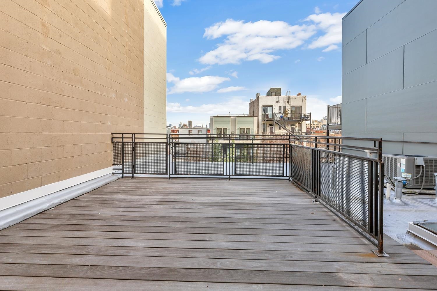 611 MONROE ST Unit: 2