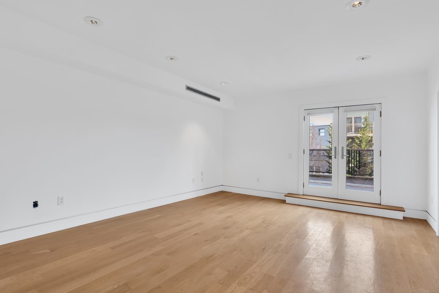 611 MONROE ST Unit: 2