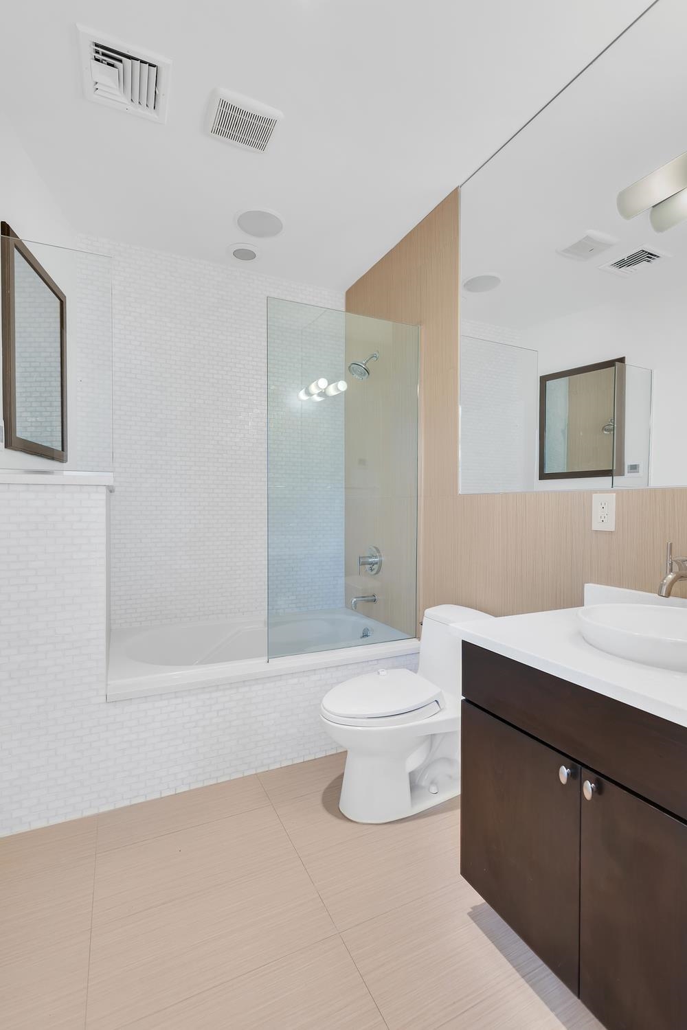 611 MONROE ST Unit: 2