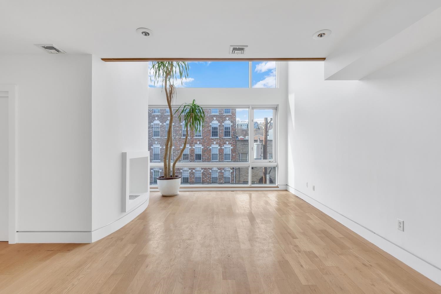 611 MONROE ST Unit: 2