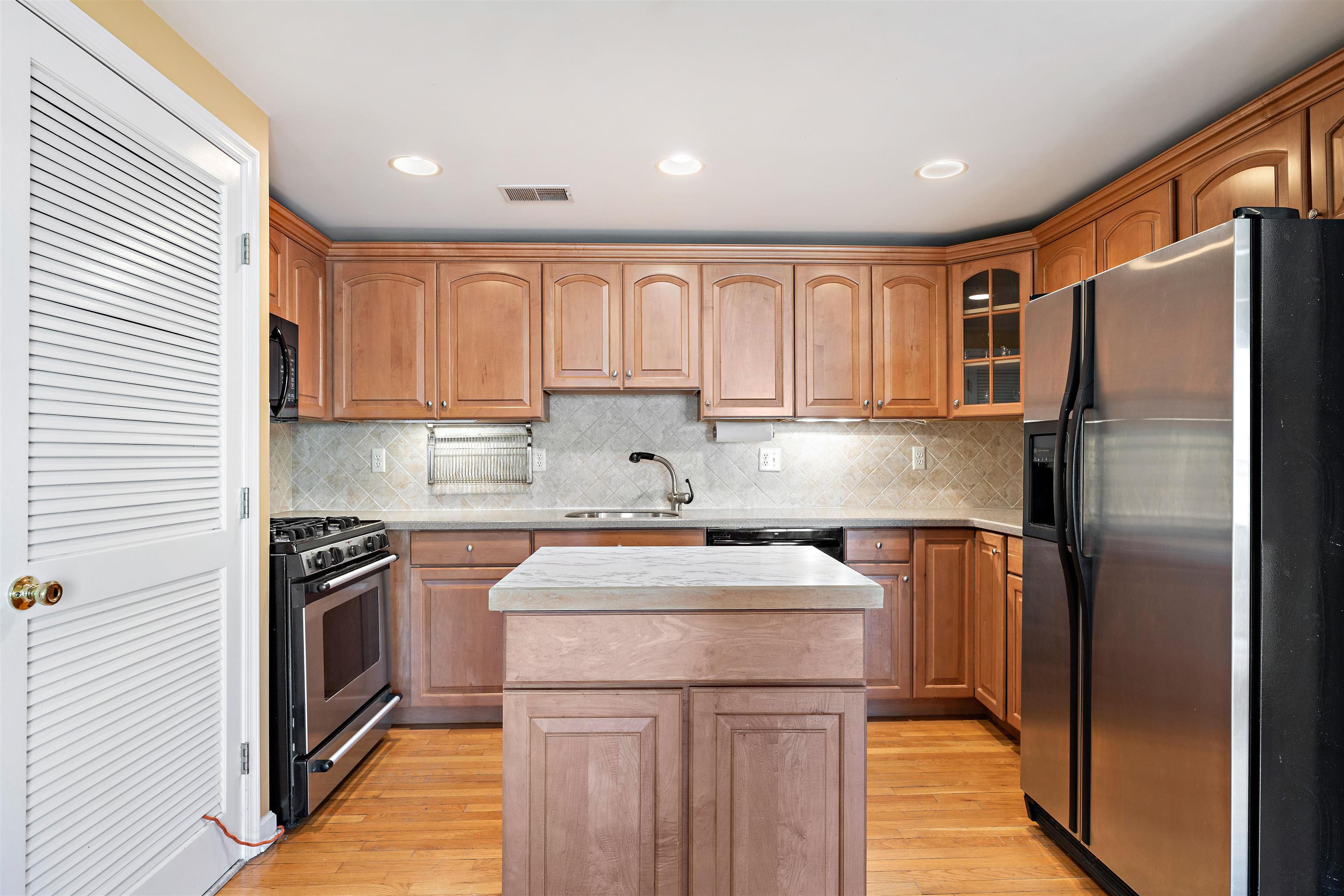 77 JEFFERSON ST Unit: 8