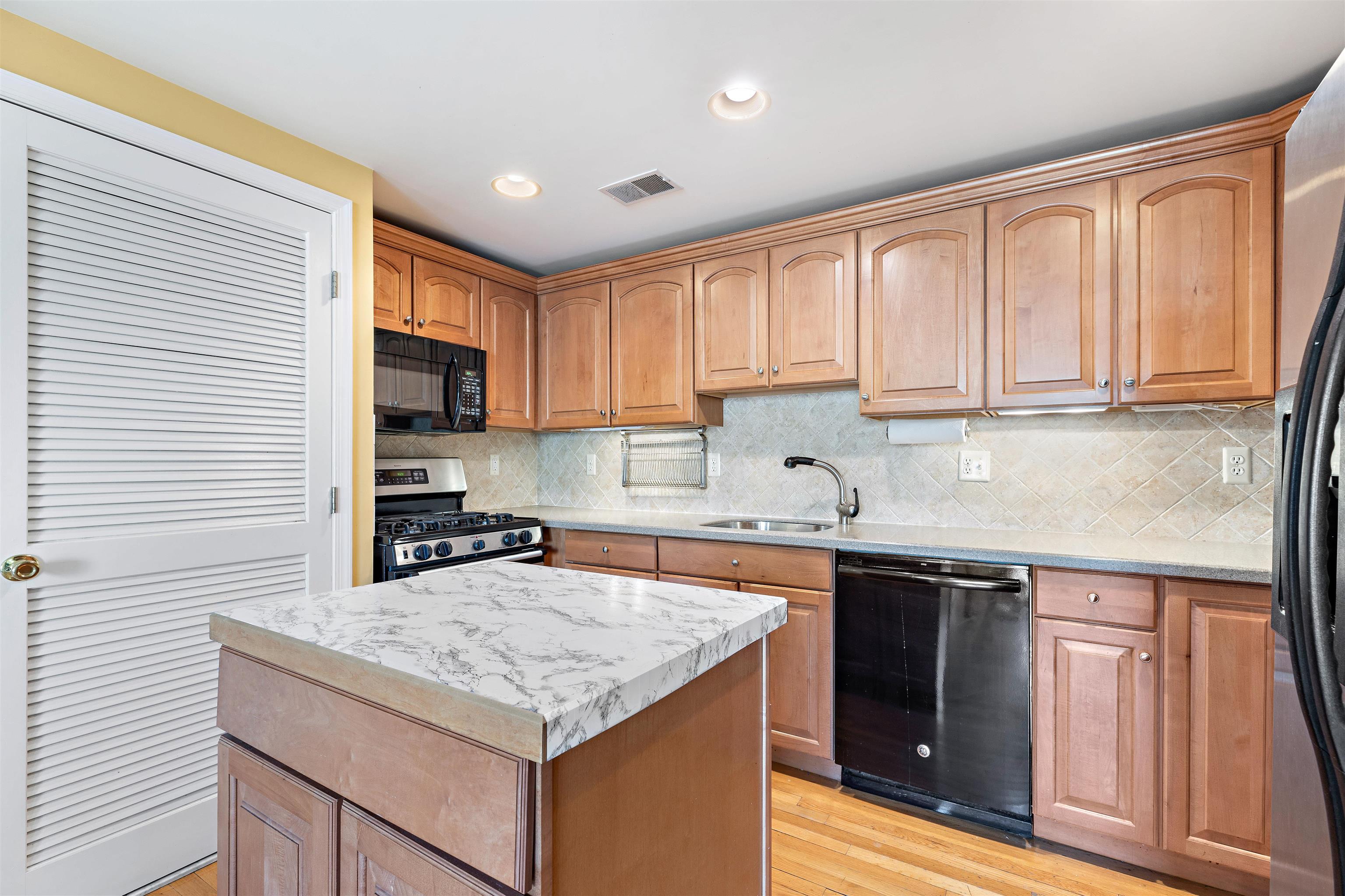 77 JEFFERSON ST Unit: 8