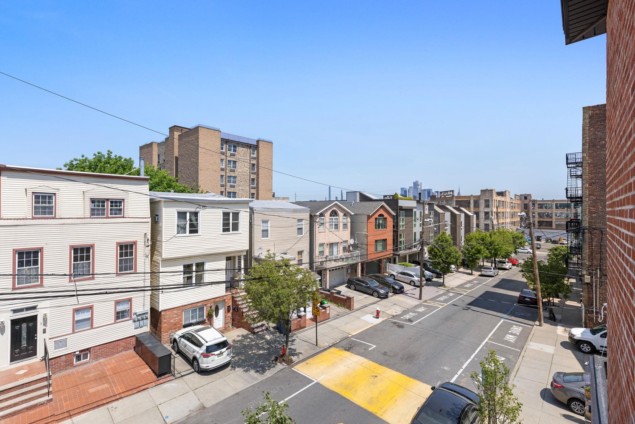 520 NEW YORK AVE Unit: 2