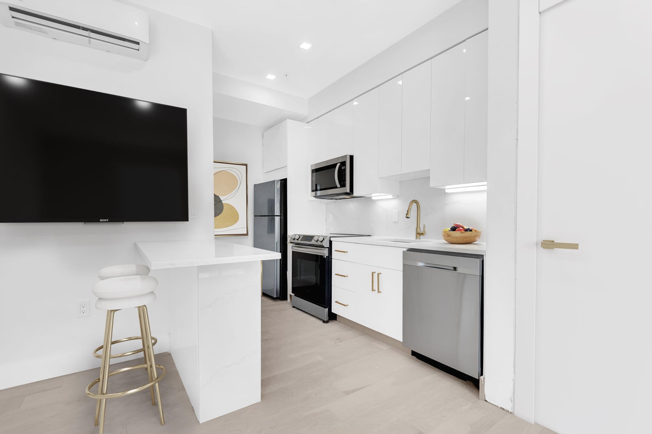 520 NEW YORK AVE Unit: 2