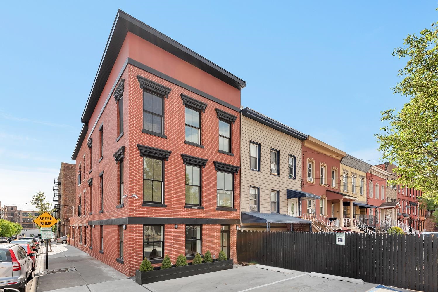 520 NEW YORK AVE Unit: 2