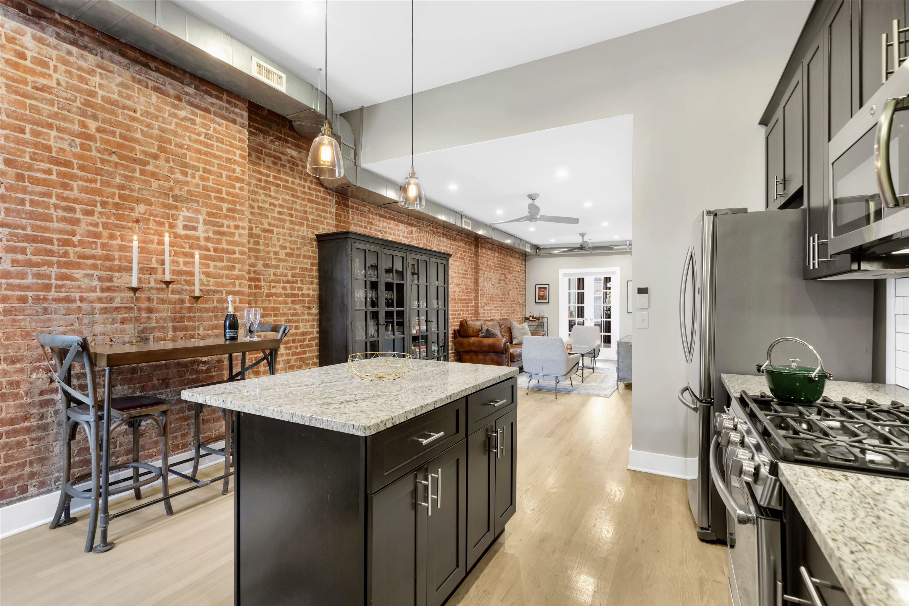 1112 HUDSON ST Unit: 5R