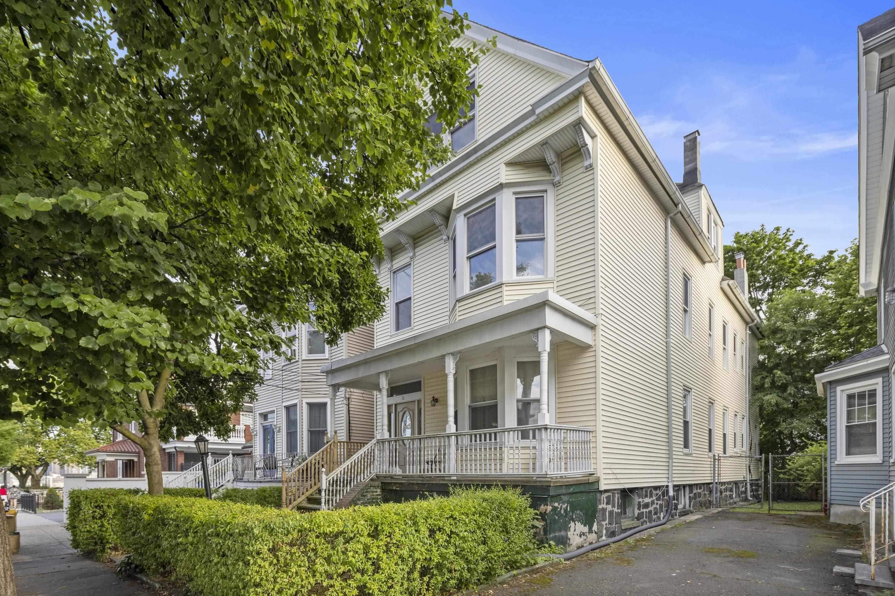 11 HUDSON PL Unit: 2