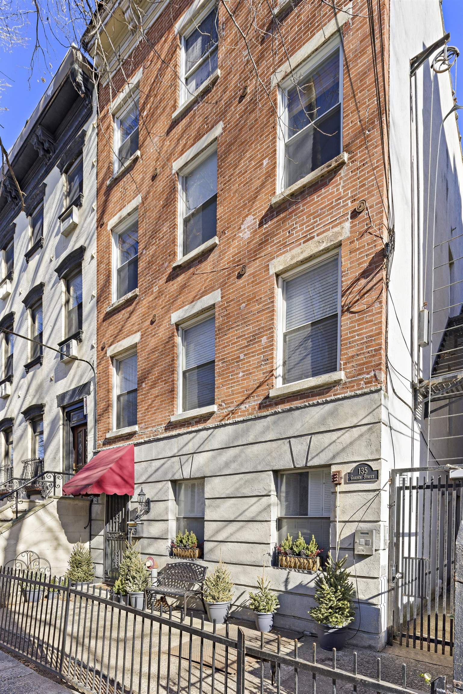 135 GARDEN ST Unit: 2