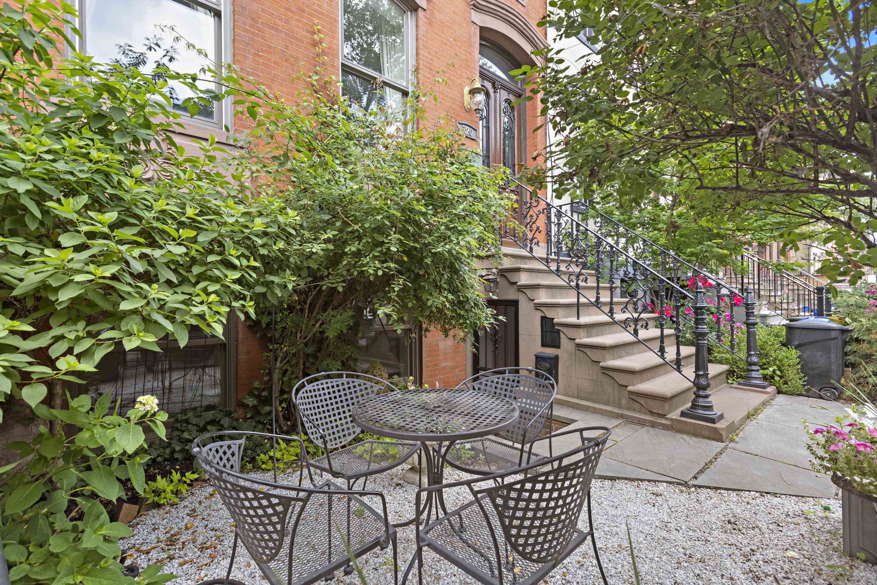 720 BLOOMFIELD ST Unit: 1