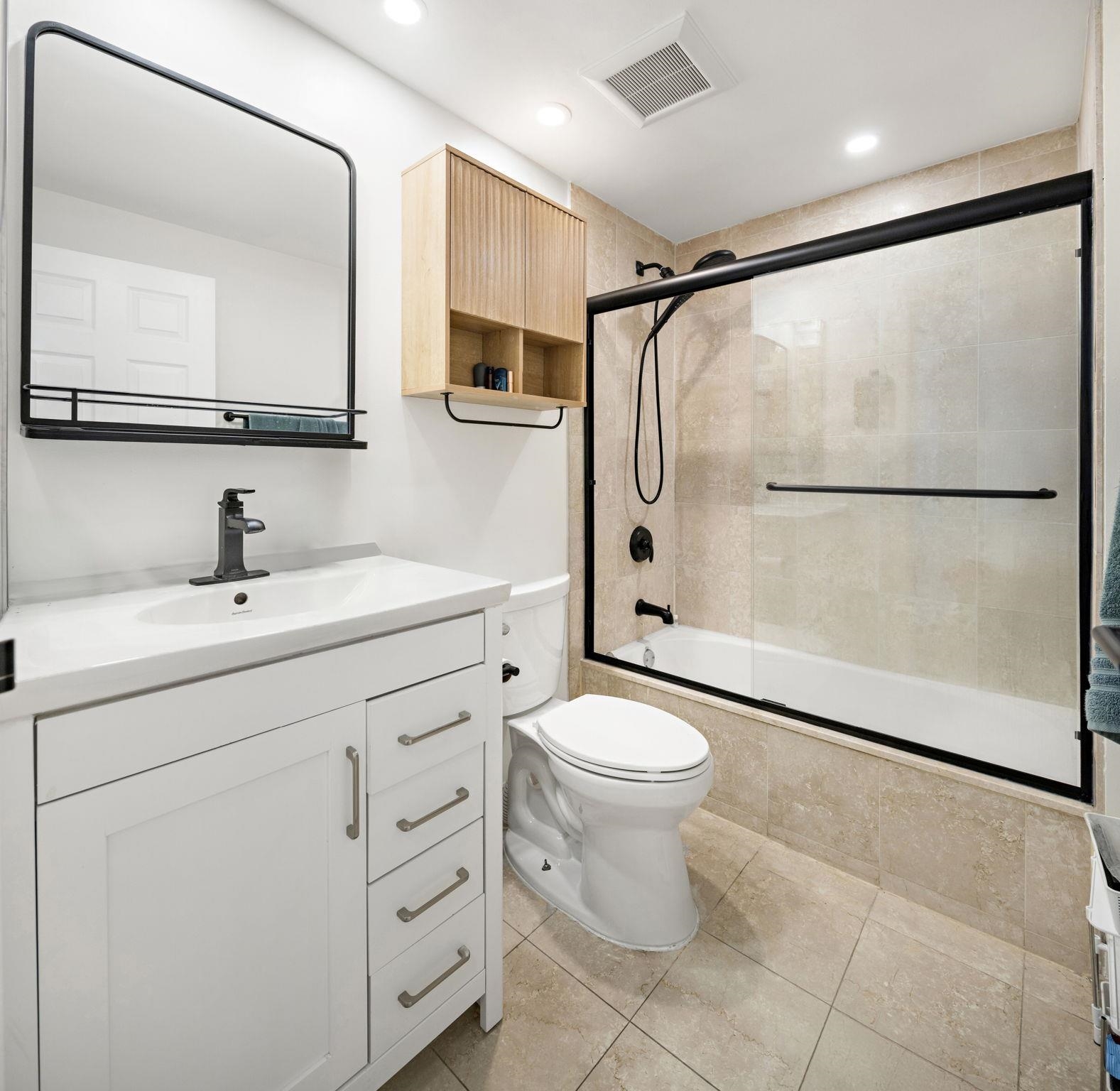 2 CONSTITUTION CT Unit: 909