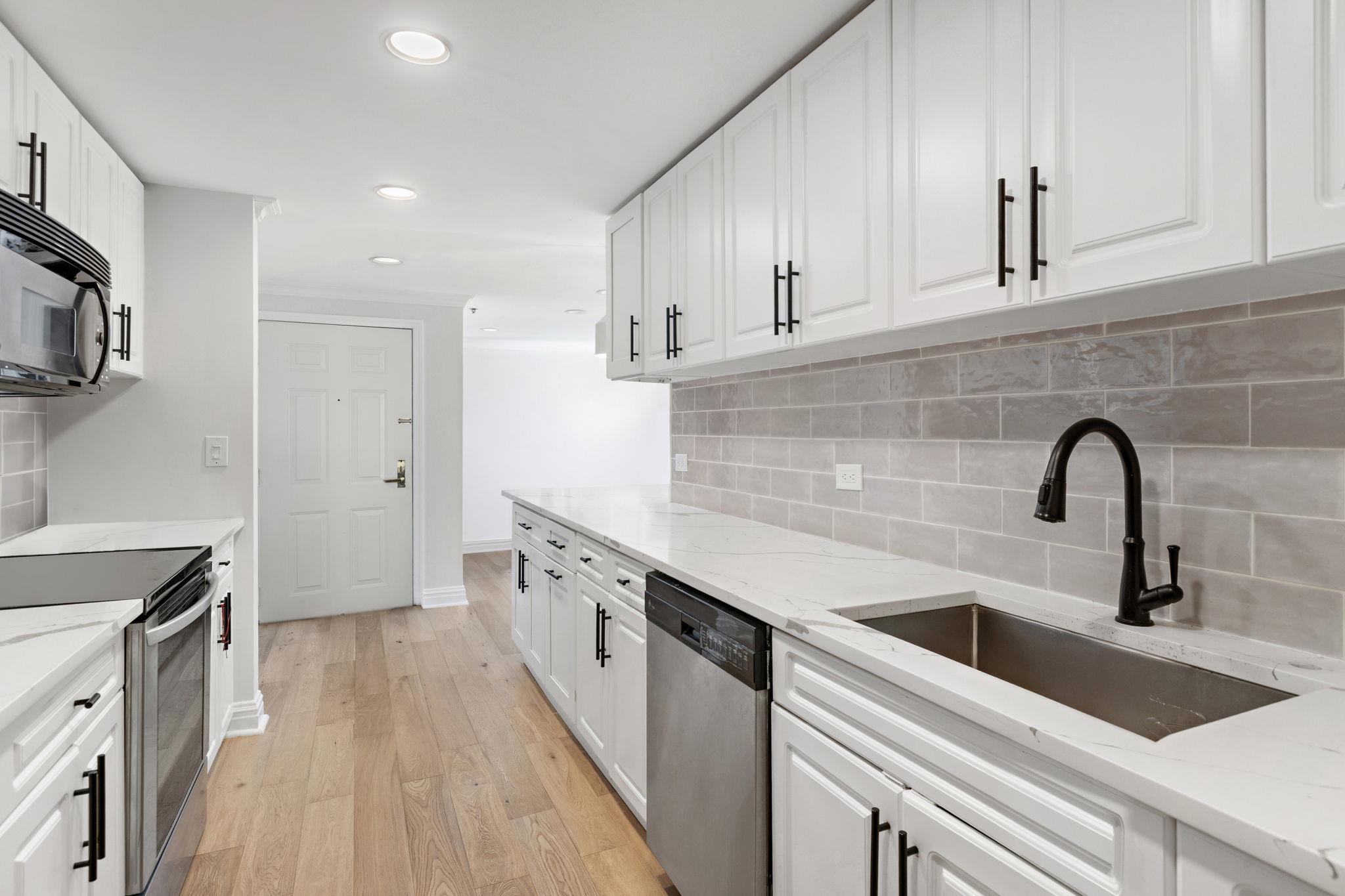 2 CONSTITUTION CT Unit: 909