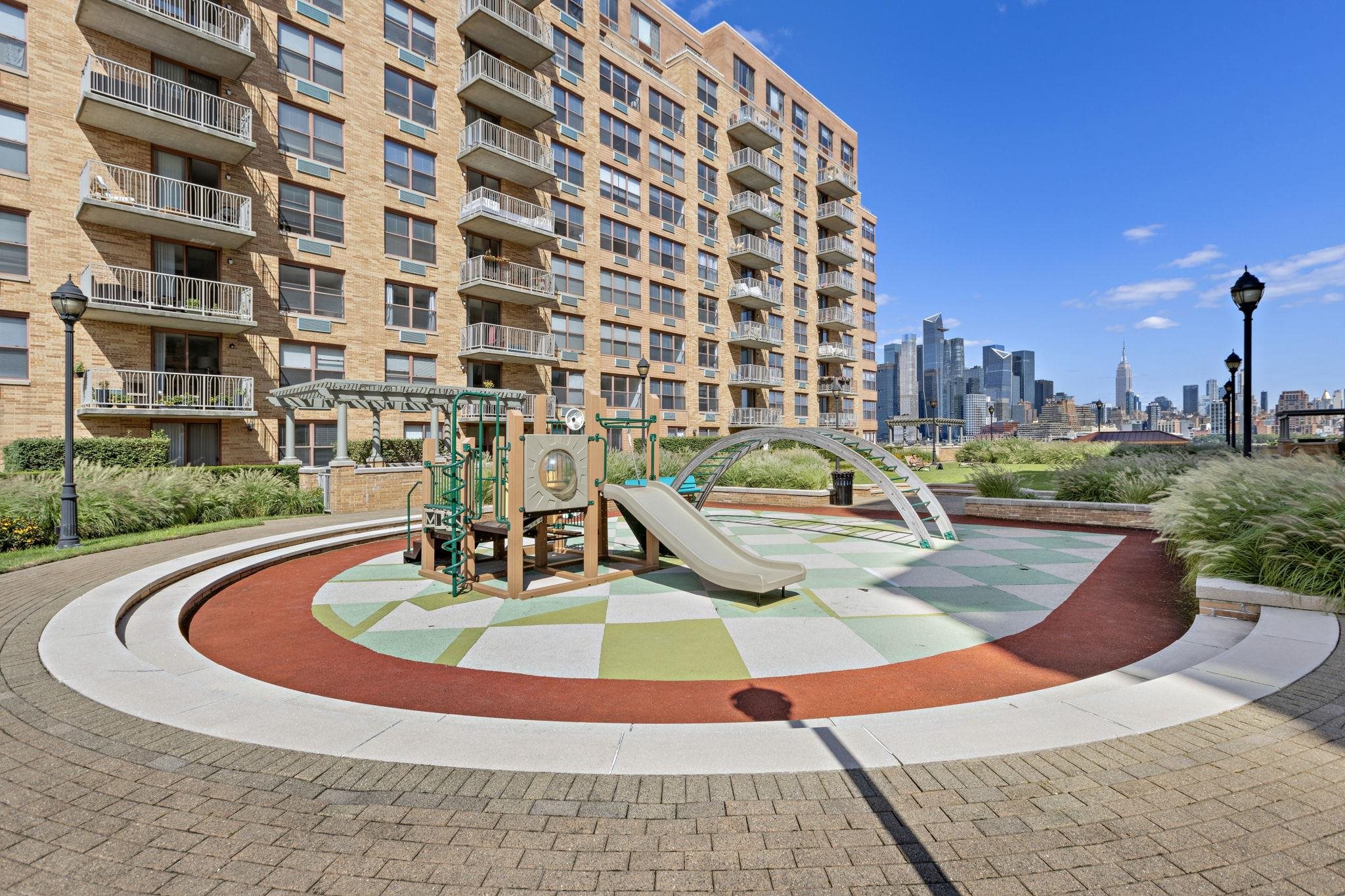 2 CONSTITUTION CT Unit: 909