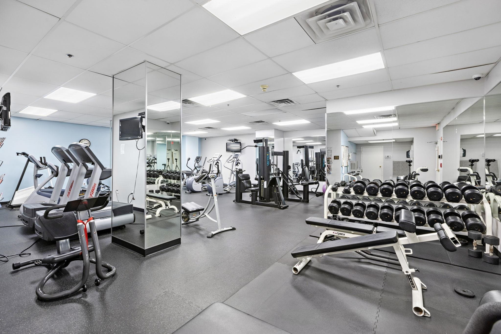 2 CONSTITUTION CT Unit: 909