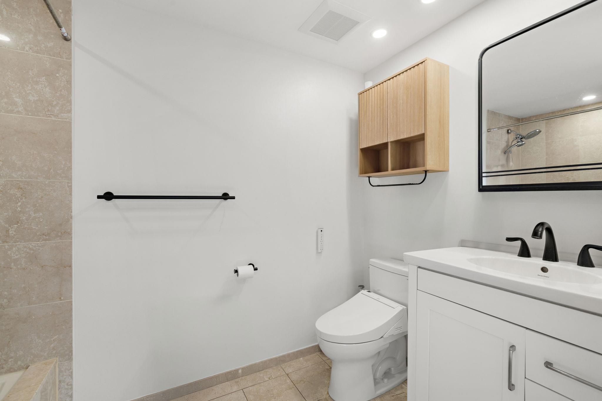 2 CONSTITUTION CT Unit: 909