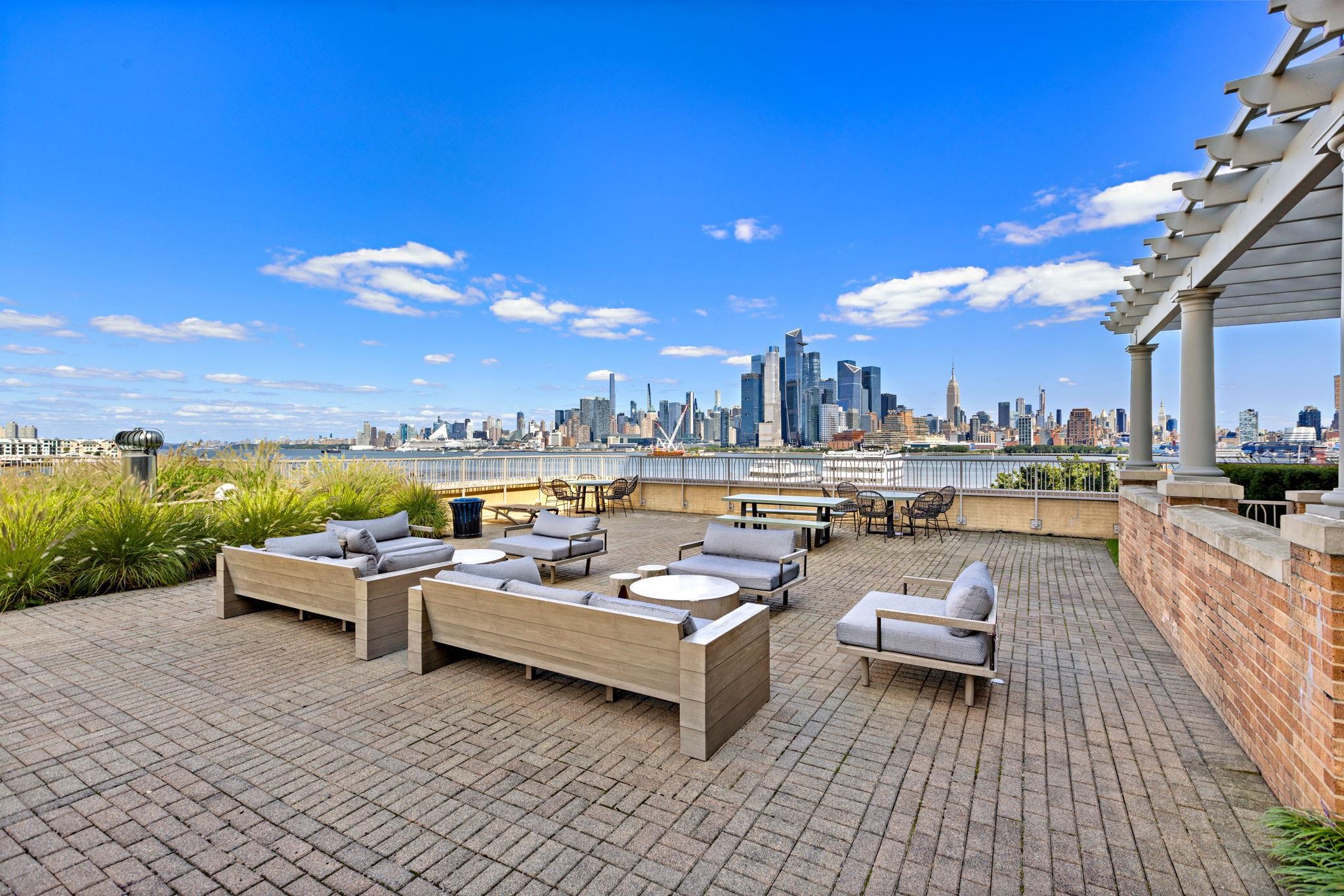 2 CONSTITUTION CT Unit: 909