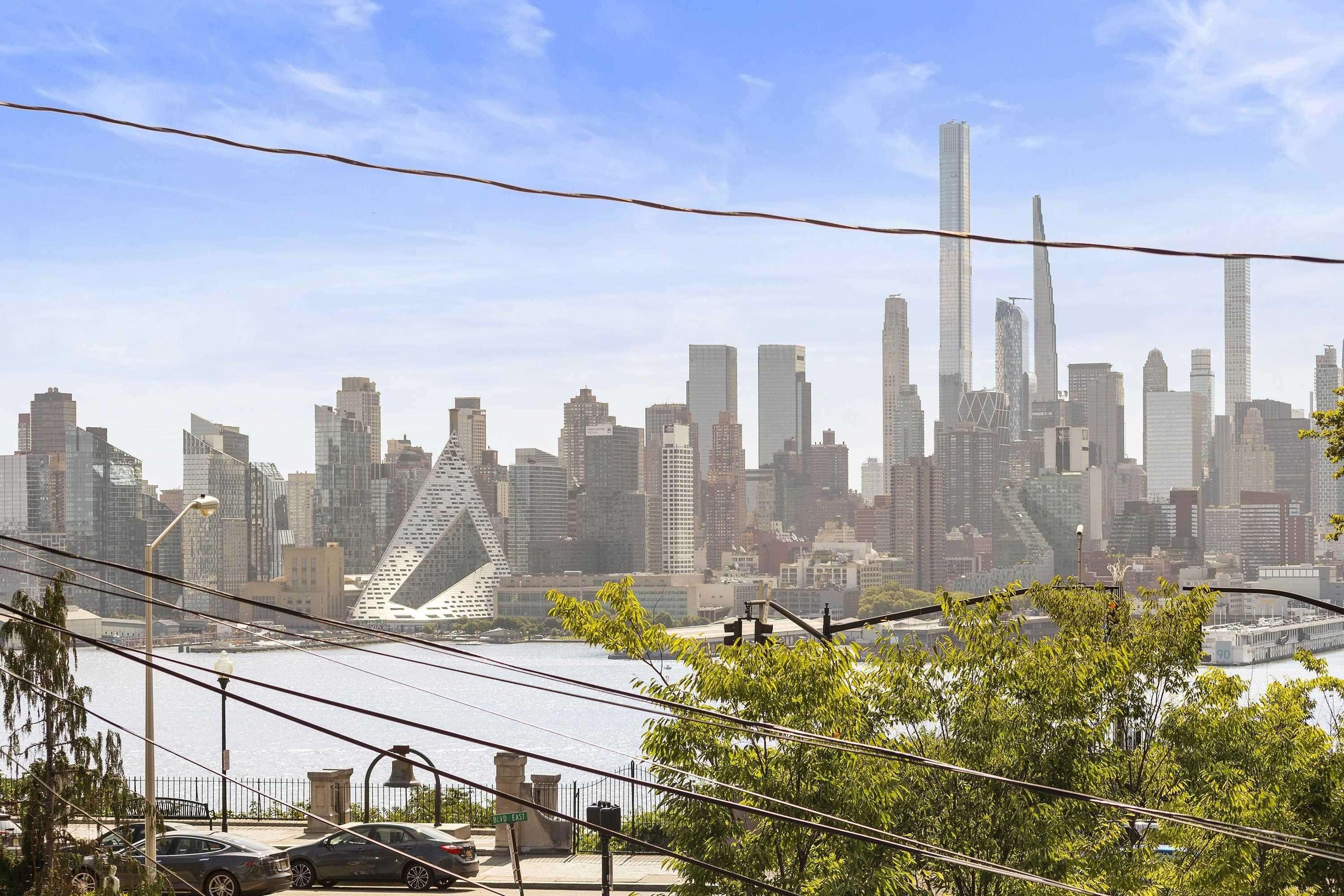 11 HUDSON PL Unit: 2